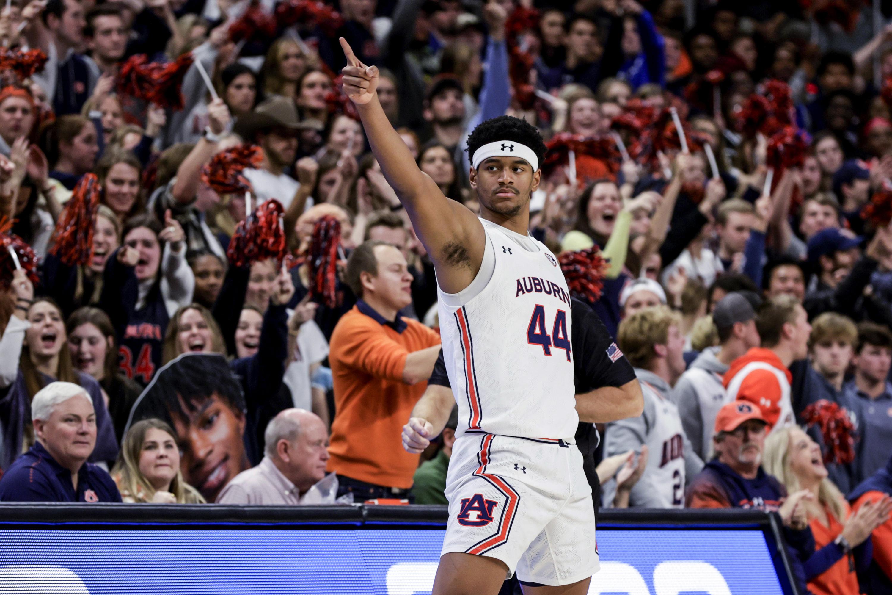 No. 2 Auburn cruises past to stay undefeated in SEC AP News