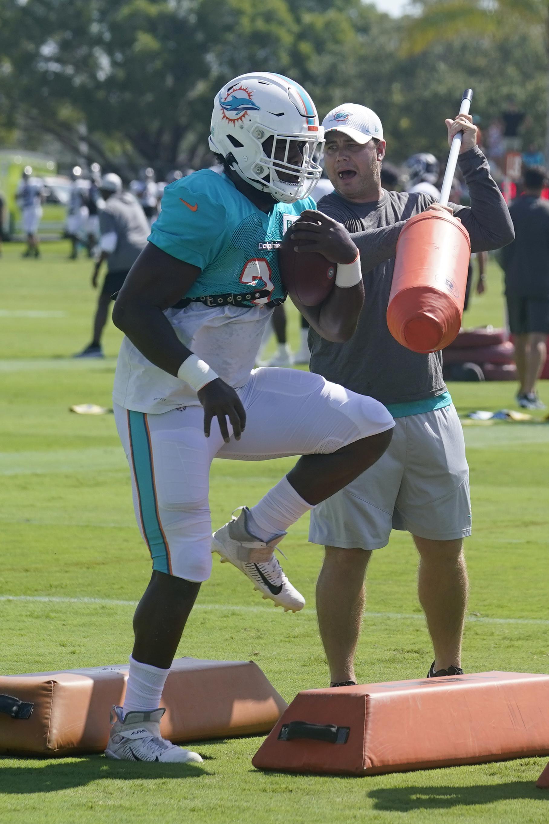 With Fuller back, Dolphins' top WRs are all on the field AP News