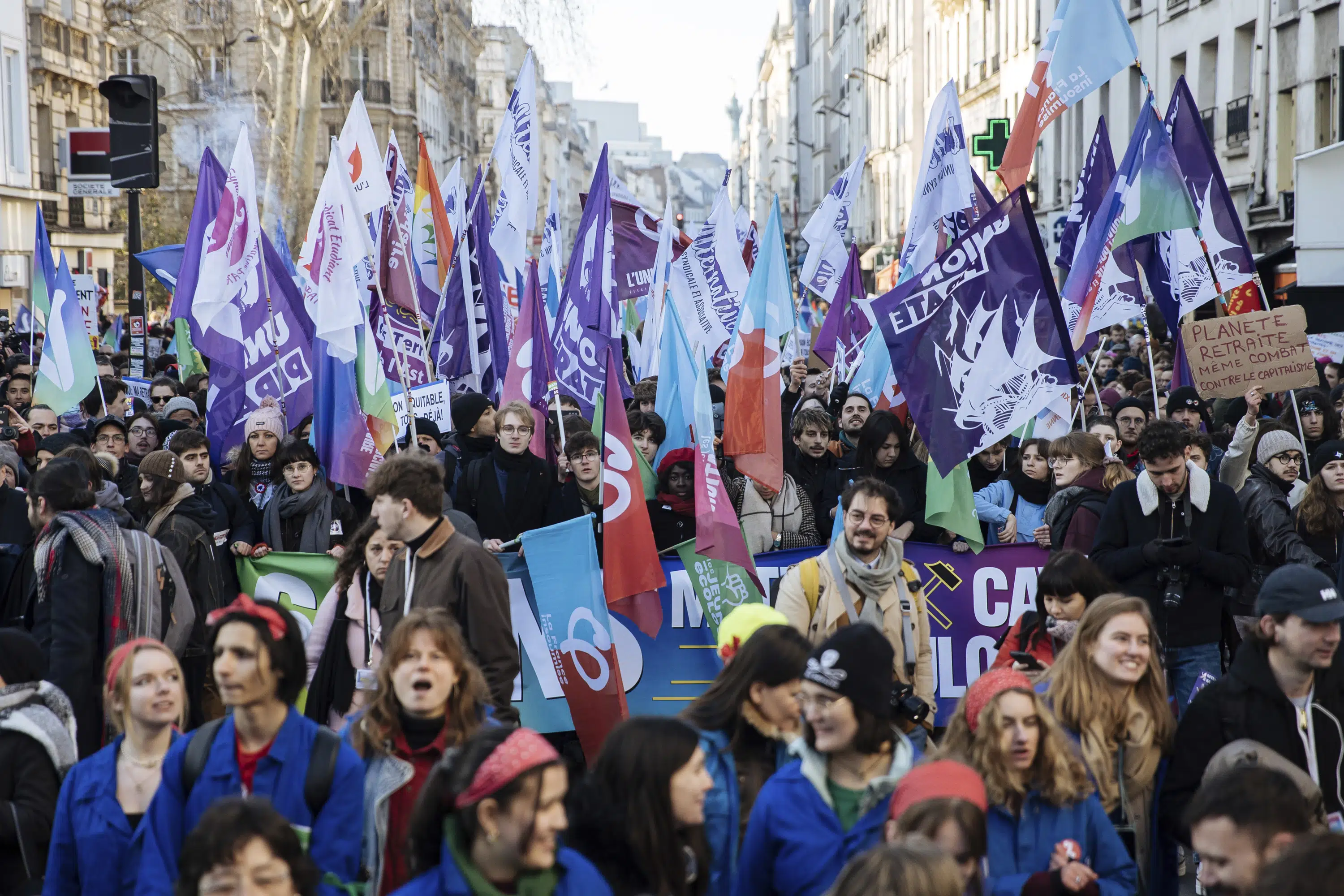 EXPLICATION : Pourquoi Macron et les syndicats français sont en désaccord sur les retraites