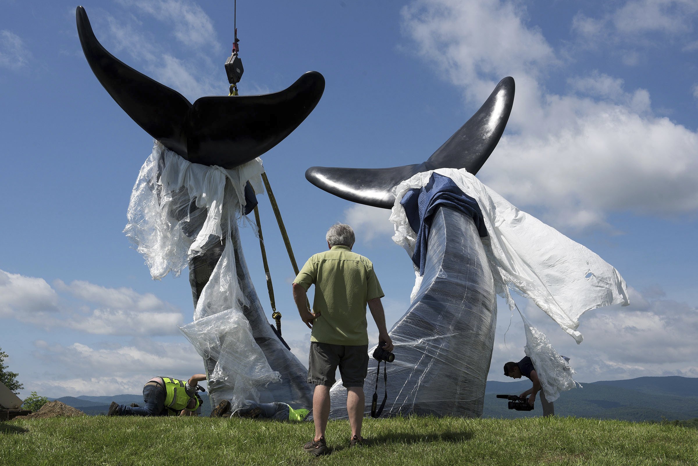 New pair of whale tails sculptures in original Vermont spot AP News