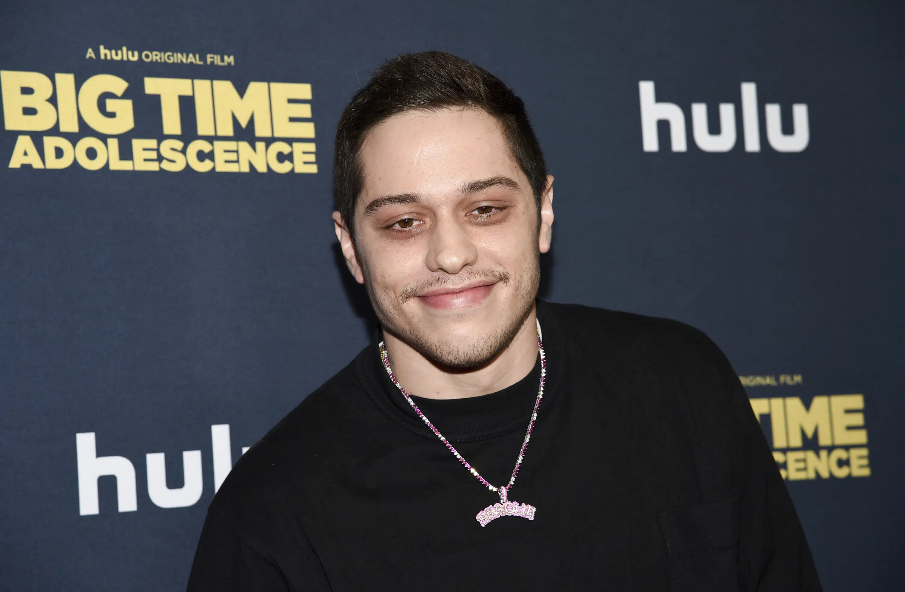 Komiek Pete Davidson is aangeklaagd voor roekeloos rijgedrag na een ongeval in Beverly Hills