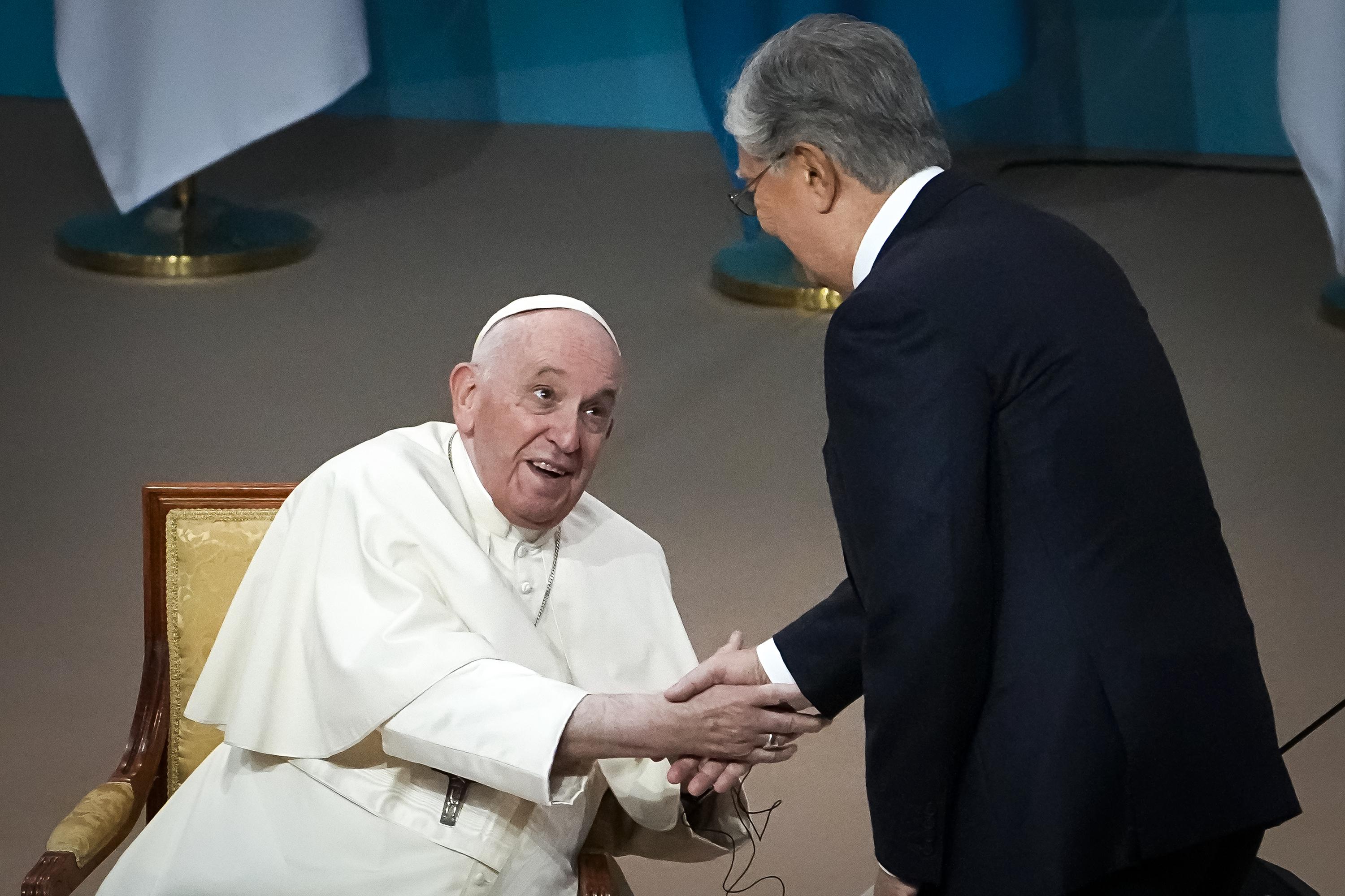 Kritik Giv rettigheder stenografi Pope, opening Kazakh visit, blasts 'senseless' Ukraine war | AP News