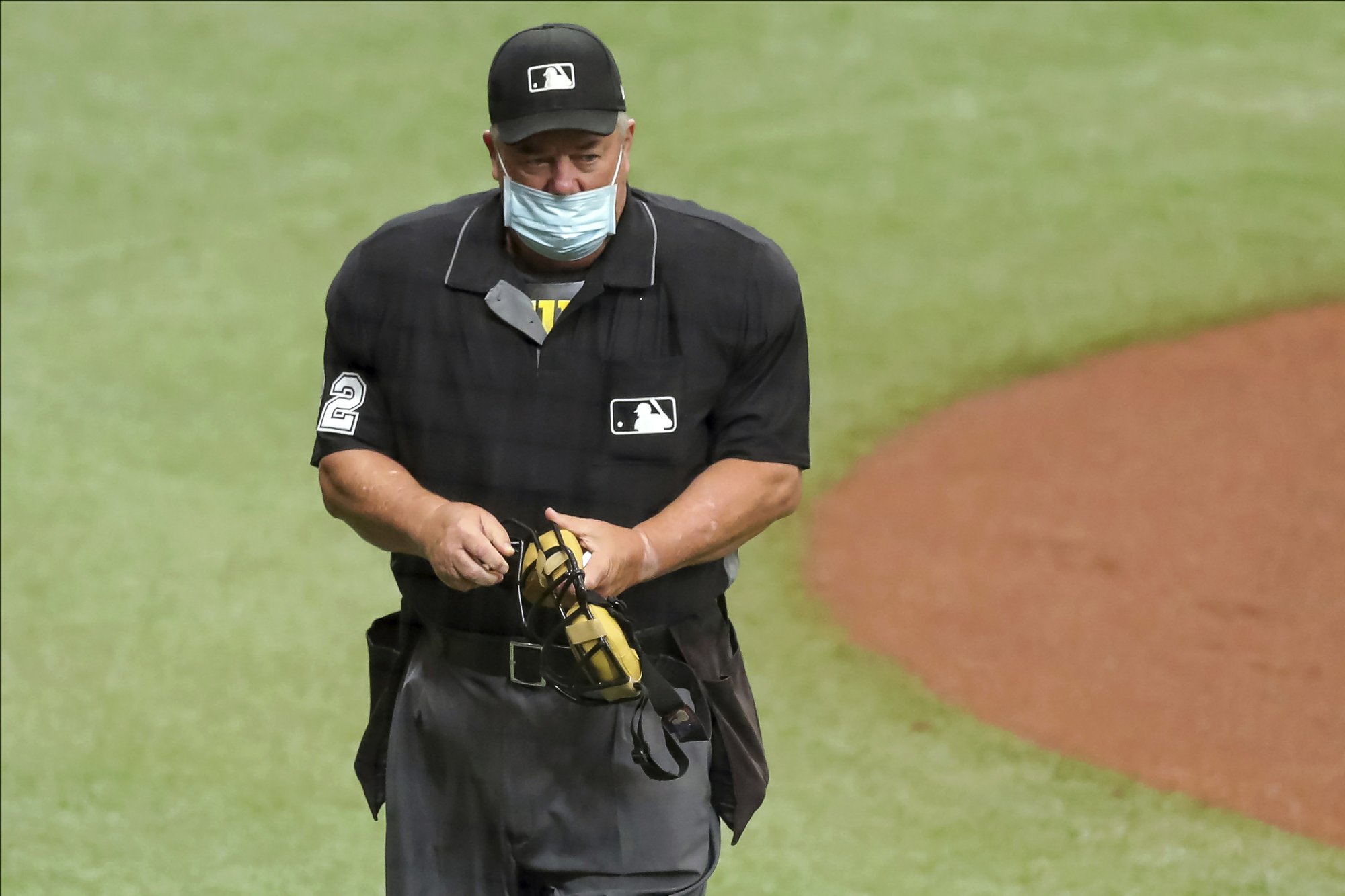 Angel Hernandez now interim umpire crew chief after opt outs | AP News