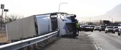 Un accidente causado por las tormentas cerca de Corolado Springs, Colorado, el 15 de diciembre dce 2021.  (Jerilee Bennett/The Gazette via AP)