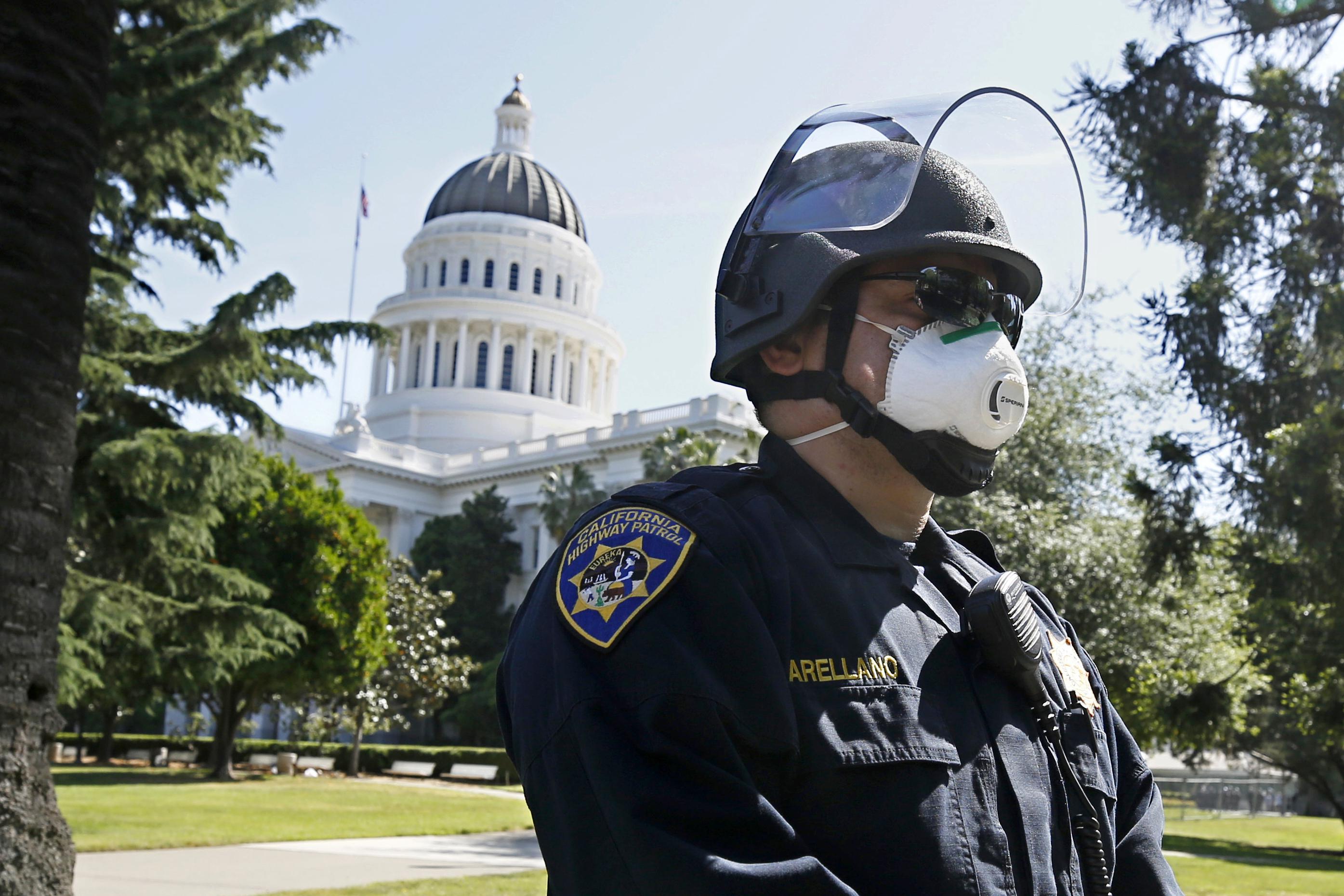 Mask mandate returns for California lawmakers, staff AP News