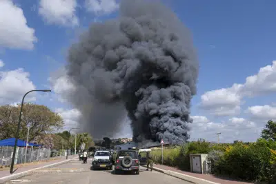 Imagen tras en lanzamiento de cohetes disparados desde el Líbano que cayeron en Bezet, en el norte de Israel, el jueves 6 de abril de 2023. (Foto AP/Fadi Amun)