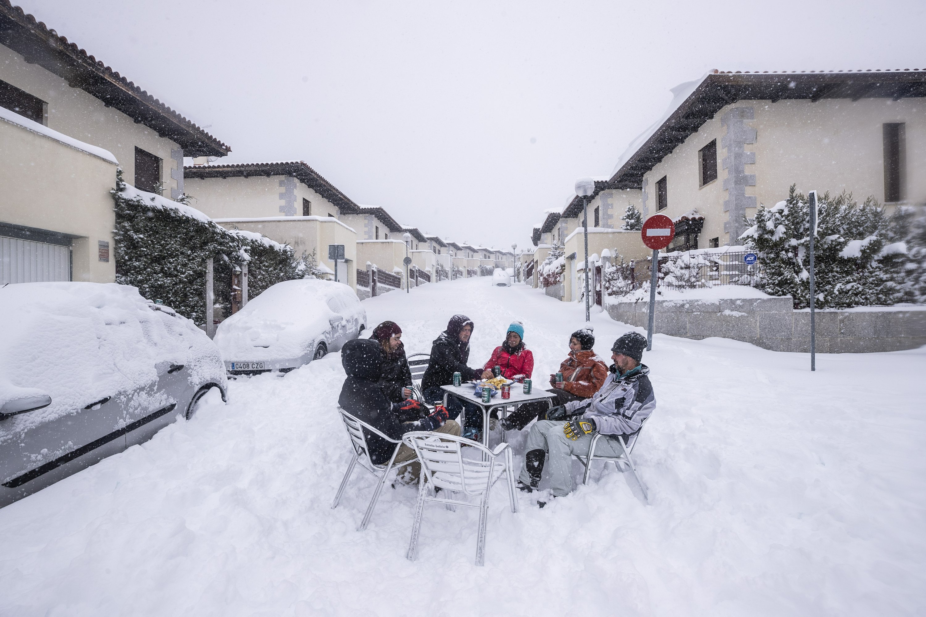 Unusual snow kills 4, brings much of Spain to a standstill