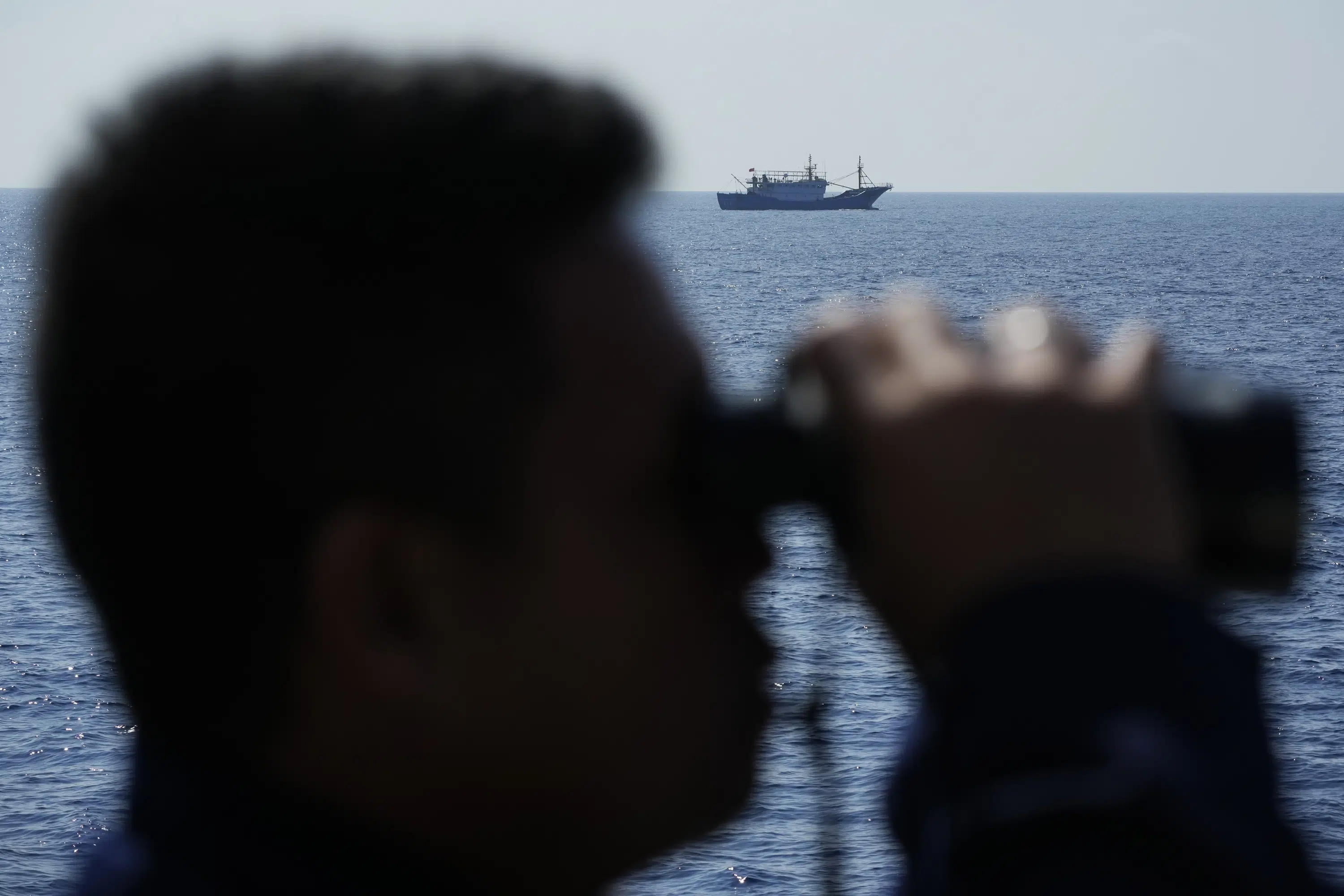 菲律宾海岸警卫队与中国对抗，海上紧张局势持续一周