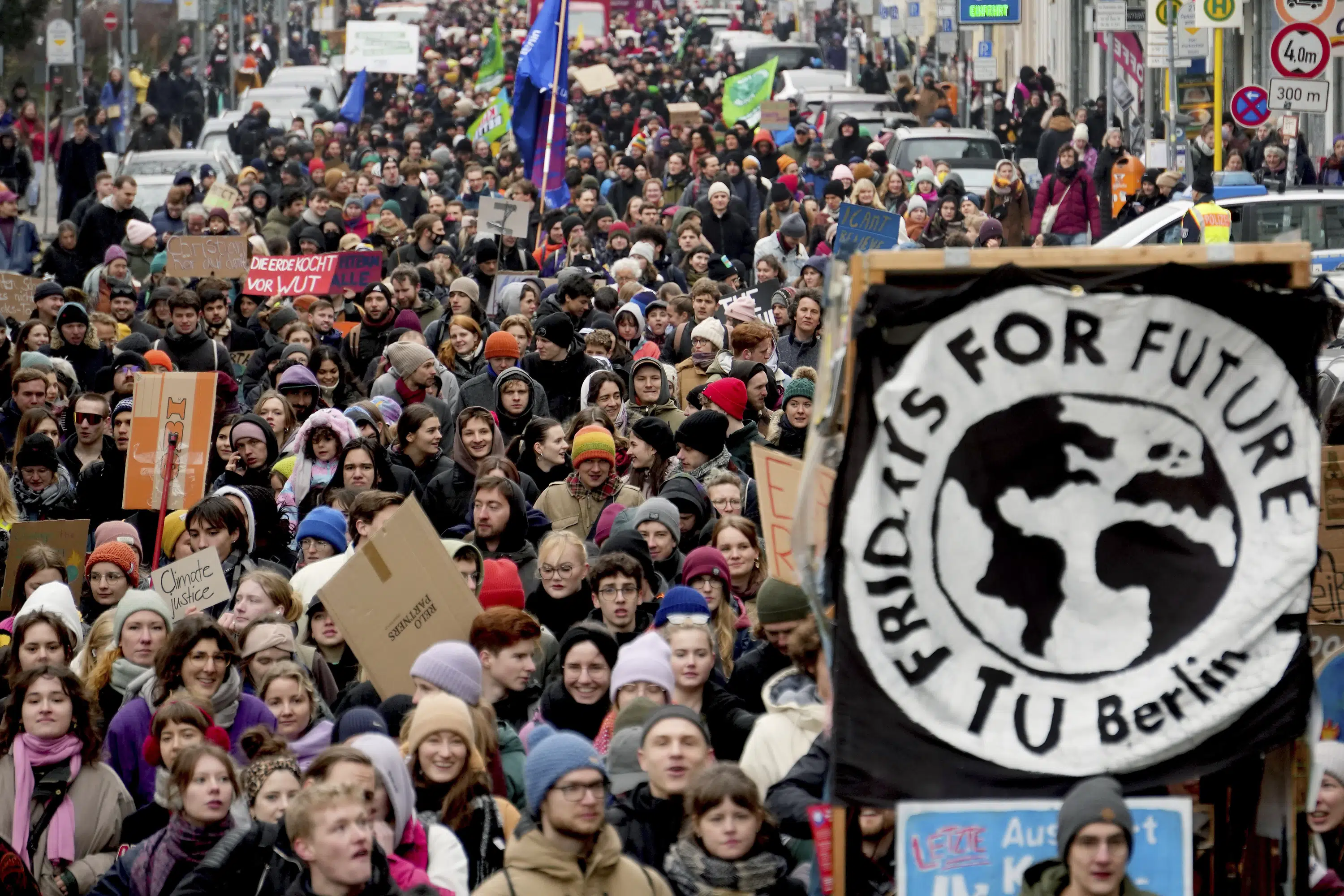 Klimaaktivisten protestieren gegen die deutsche Verkehrspolitik