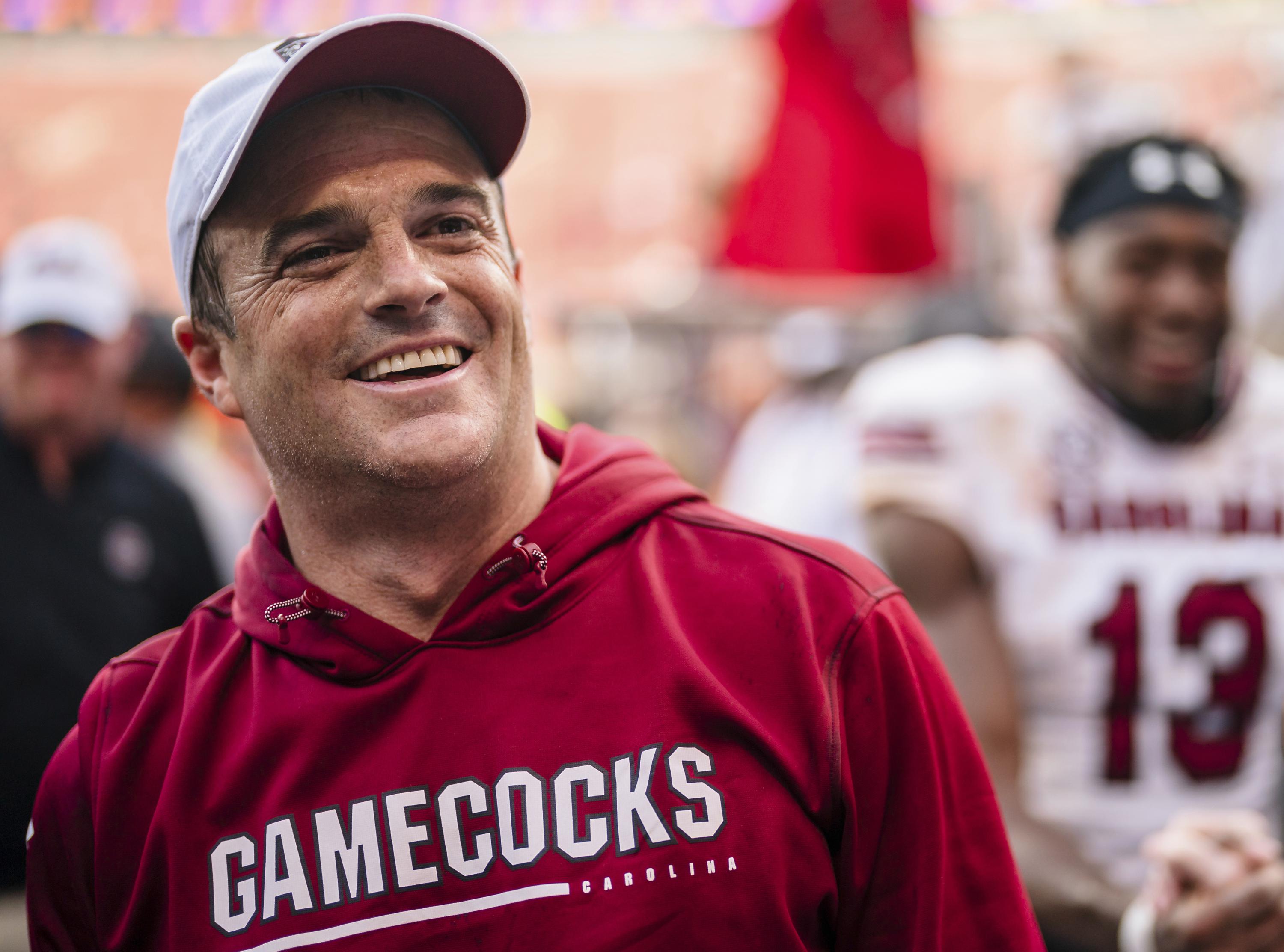 ex-arkansas-nfl-assistant-loggains-named-south-carolina-oc-ap-news