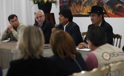 Computo electoral mantiene en vilo segunda vuelta en Bolivia | AP News