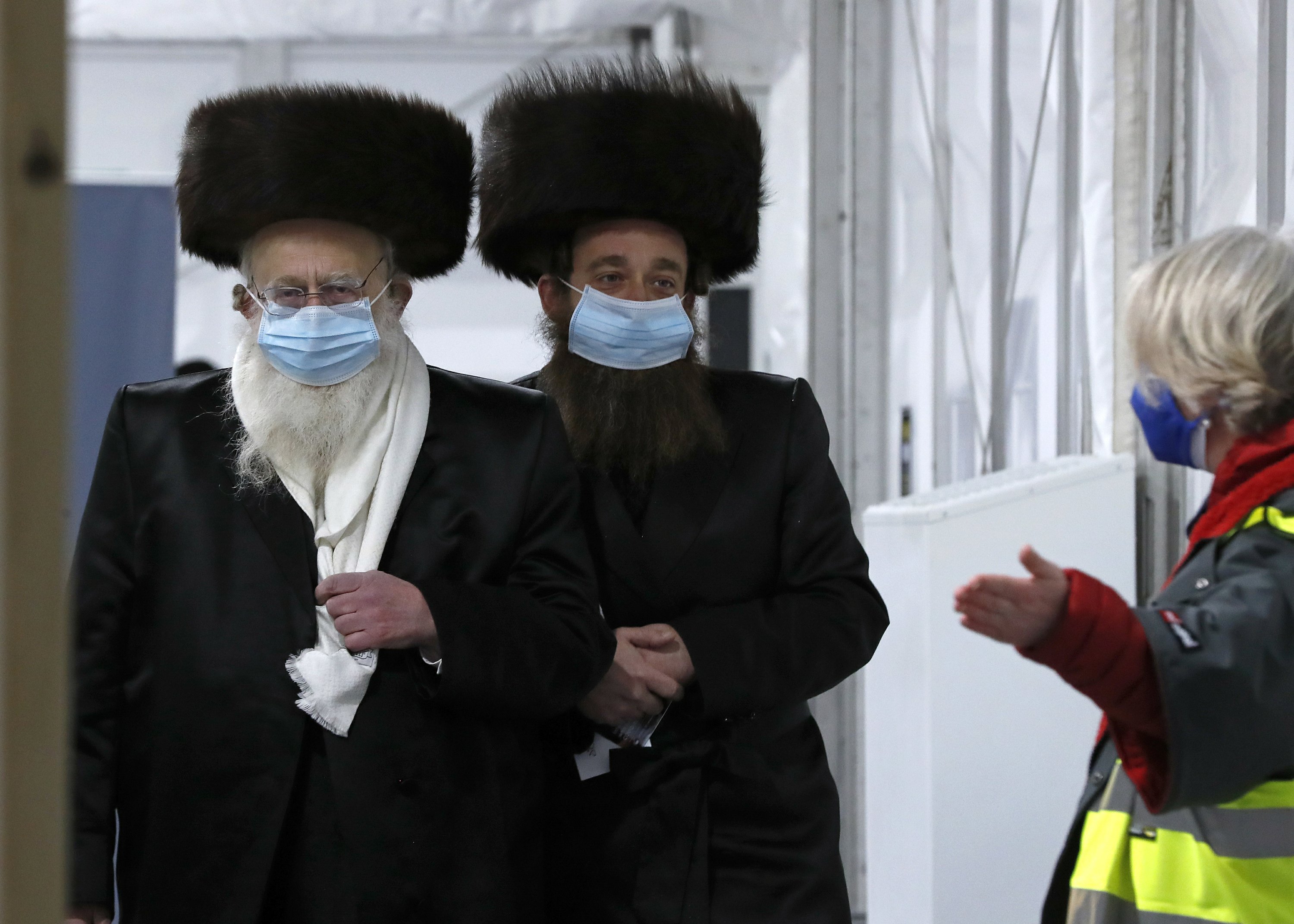 Ultra-orthodox Londoners roll up their sleeves to fight COVID