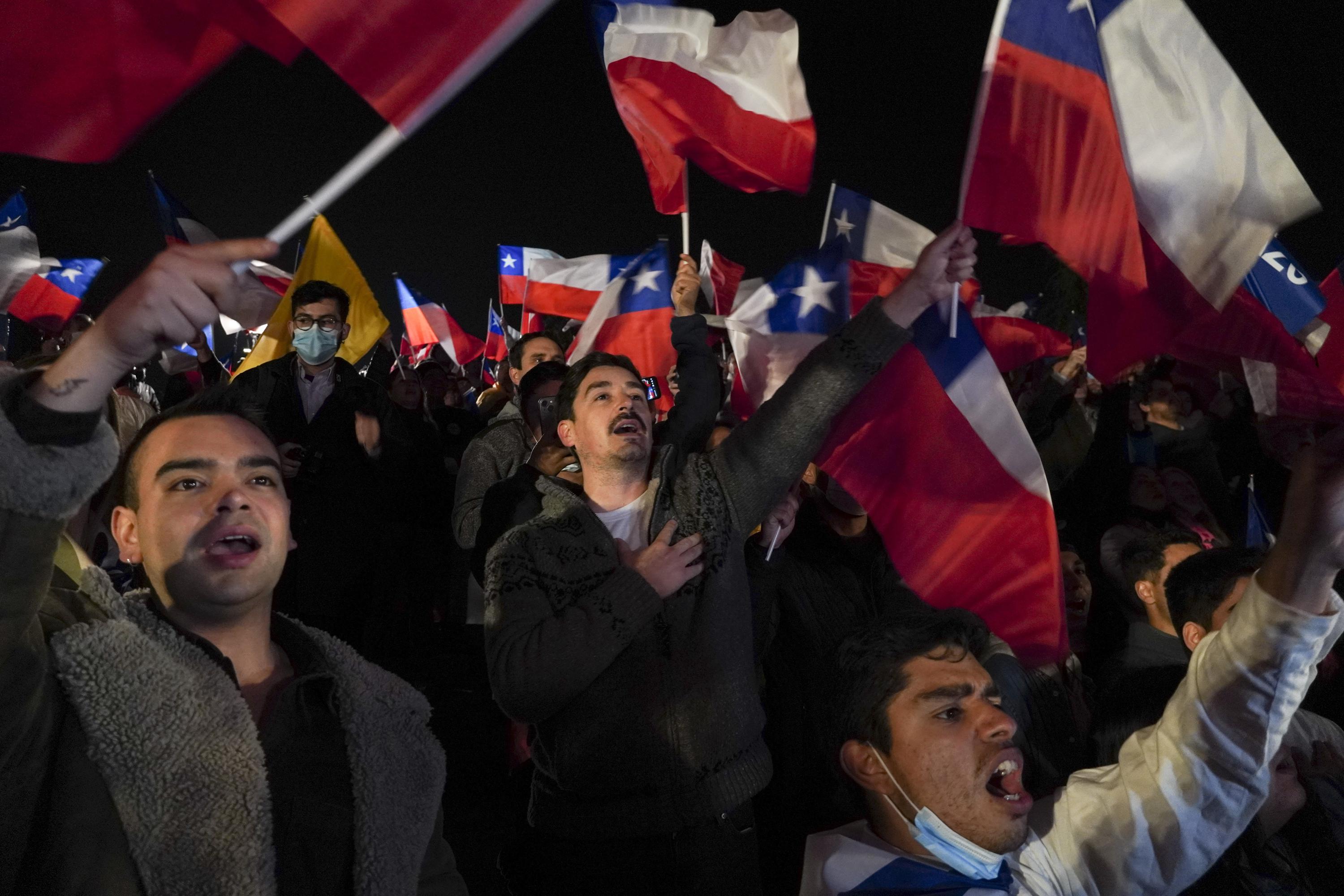 Cierran campañas con miras al plebiscito en Chile AP News