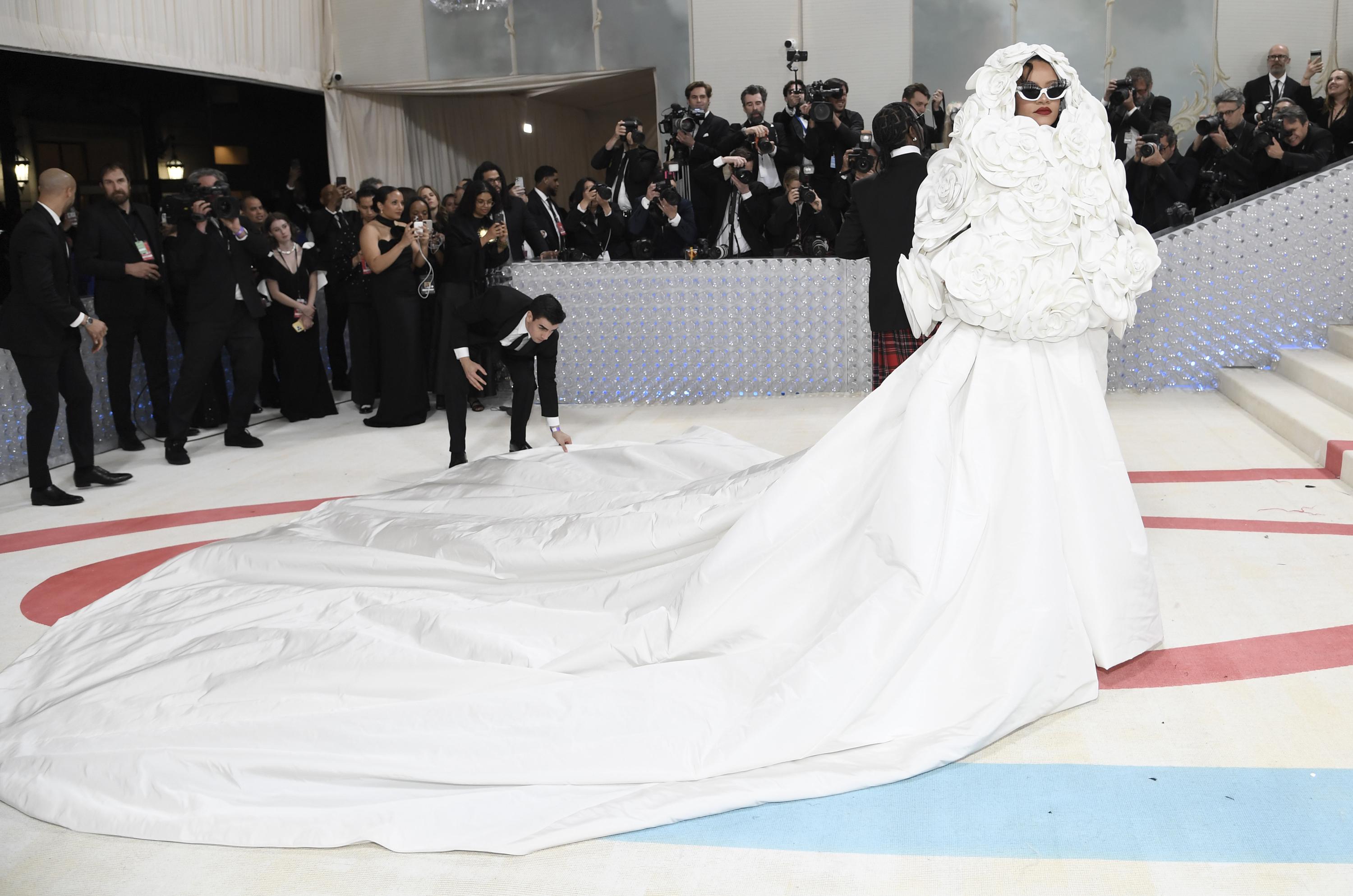 Met Gala: Rihanna, Jared Leto as Choupette, Kim K. in pearls - TrendRadars