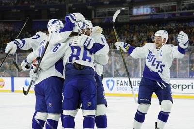 Lightning spoil Predators' outdoor debut in Nashville, 3-2 | AP News