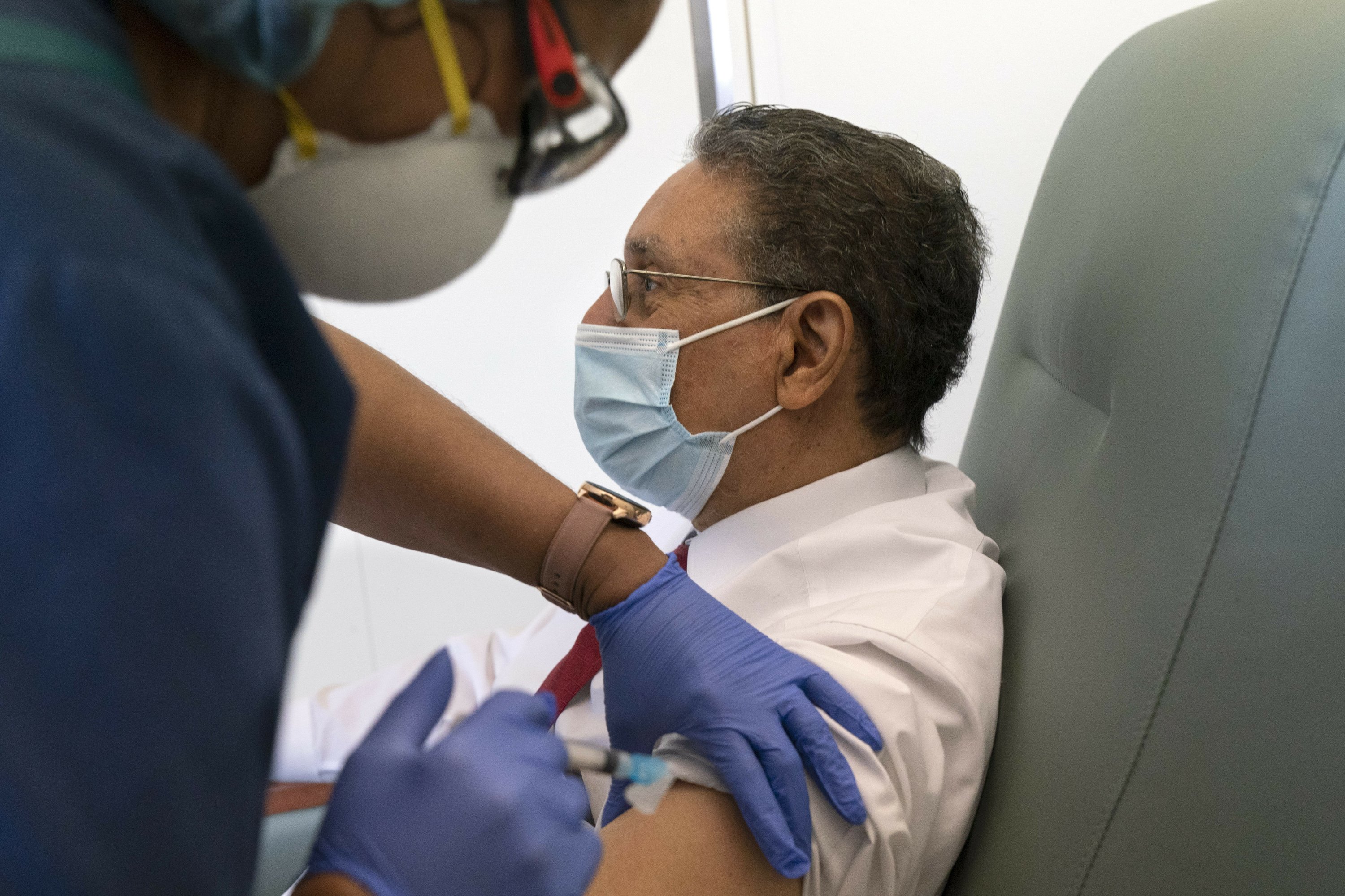 Washington summons pastors to overcome racial divide in vaccination