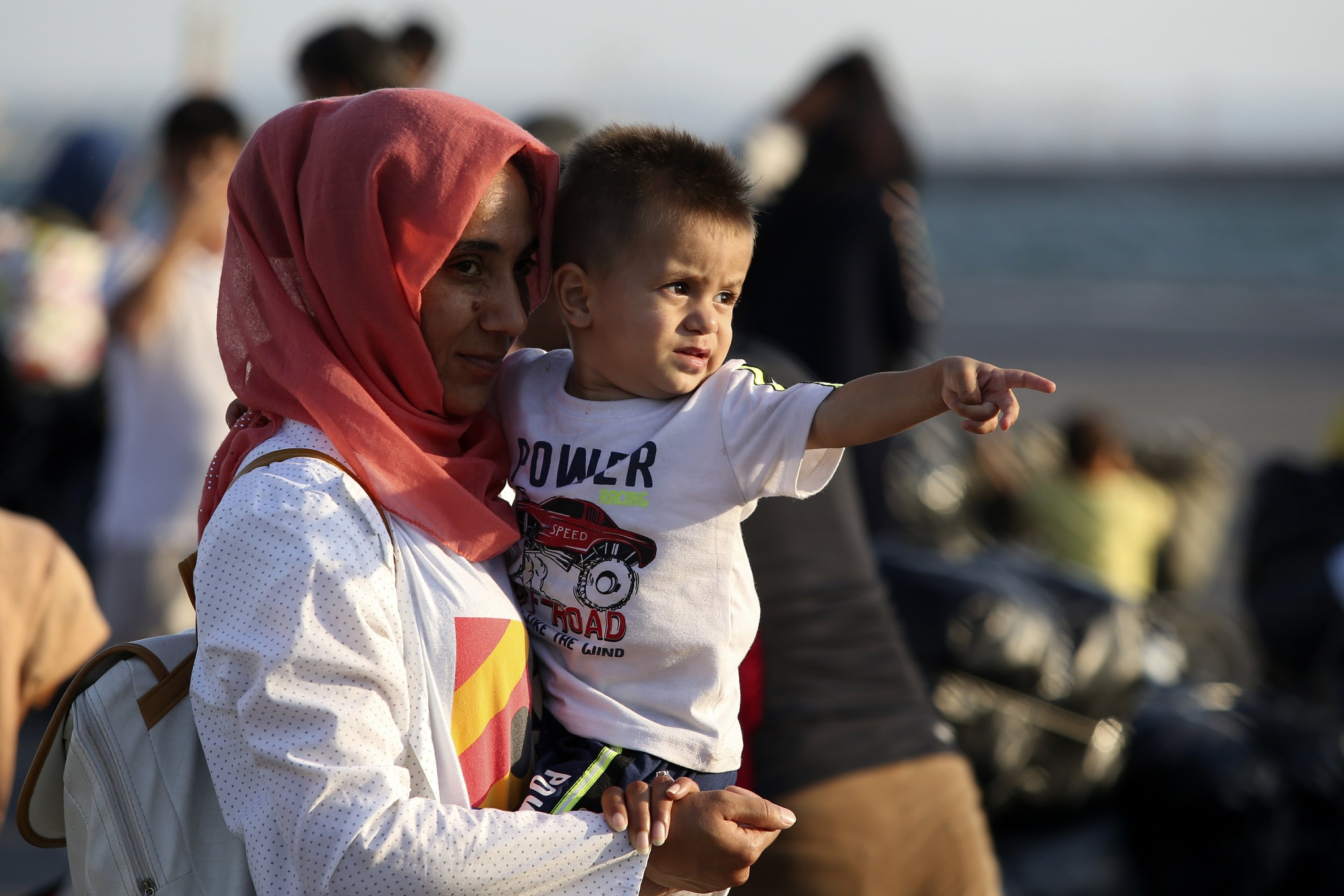 The Latest 635 Migrants From Lesbos Reach Greek Mainland Ap News