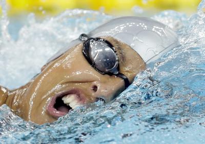 ARCHIVO - En esta foto de archivo del 9 de septiembre de 2008, la española Teresa Perales gana la medalla de oro en 200 metros estilo libre femenini en los Juegos Paralímpicos de Beijing. Perales ha ganado el Premio Príncipe de Asturias en la categiría deportes, se informó el miércoles 2 de junio de 2021.  (AP Foto/Greg Baker, FILE)