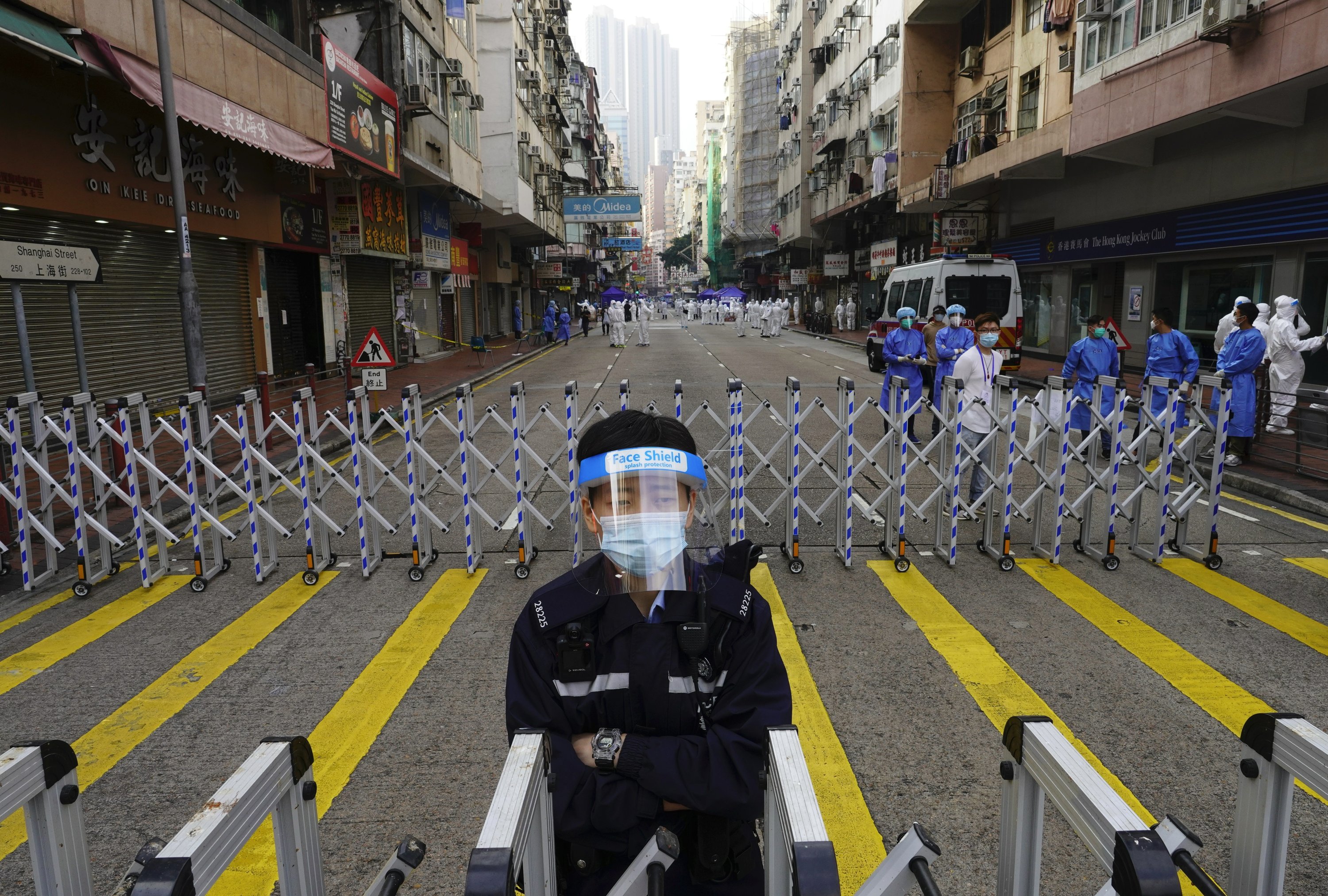 Thousands of Hong Kong residents blocked to contain coronavirus