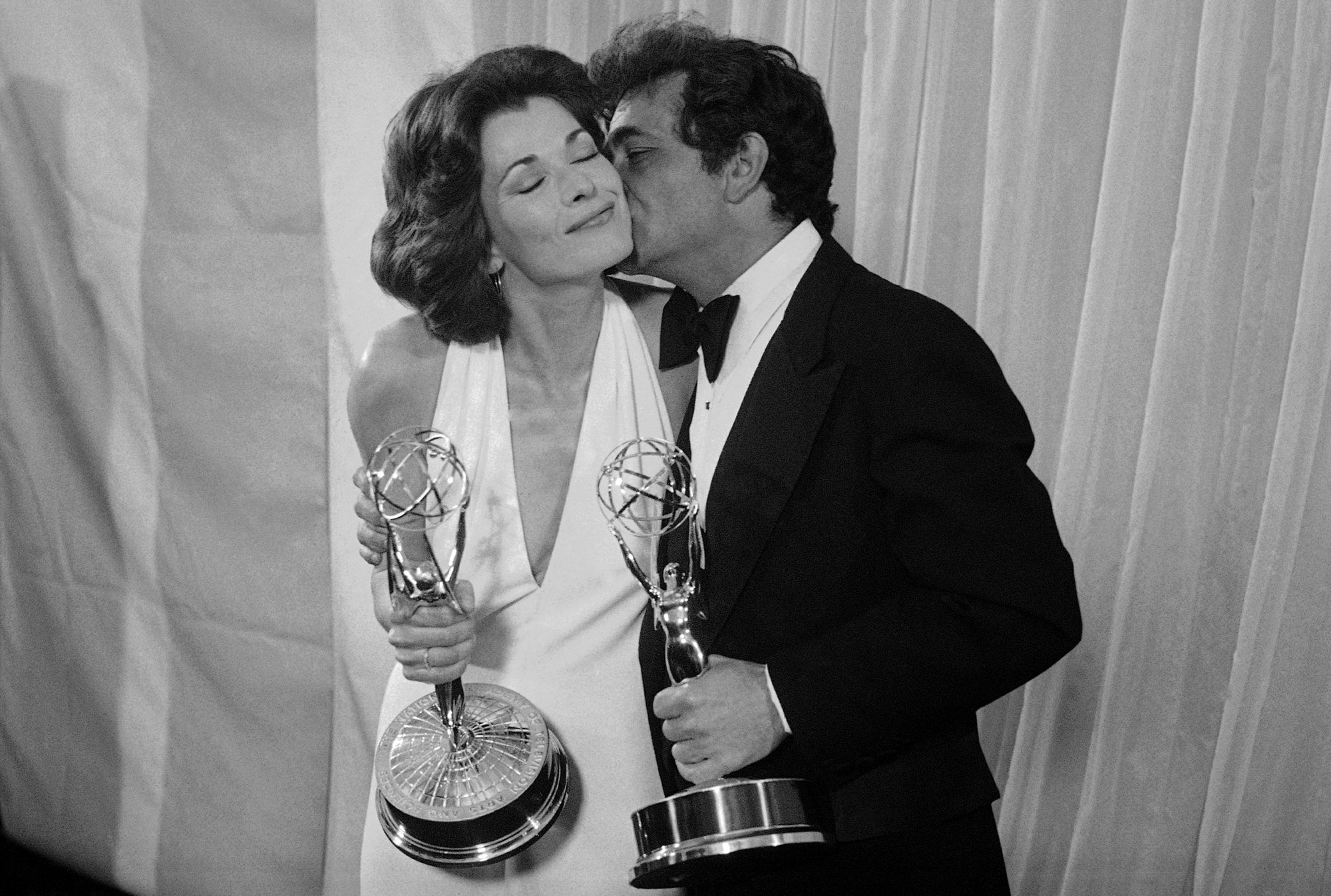 Arrested Development' actor Jessica Walter dies at 80 | AP News
