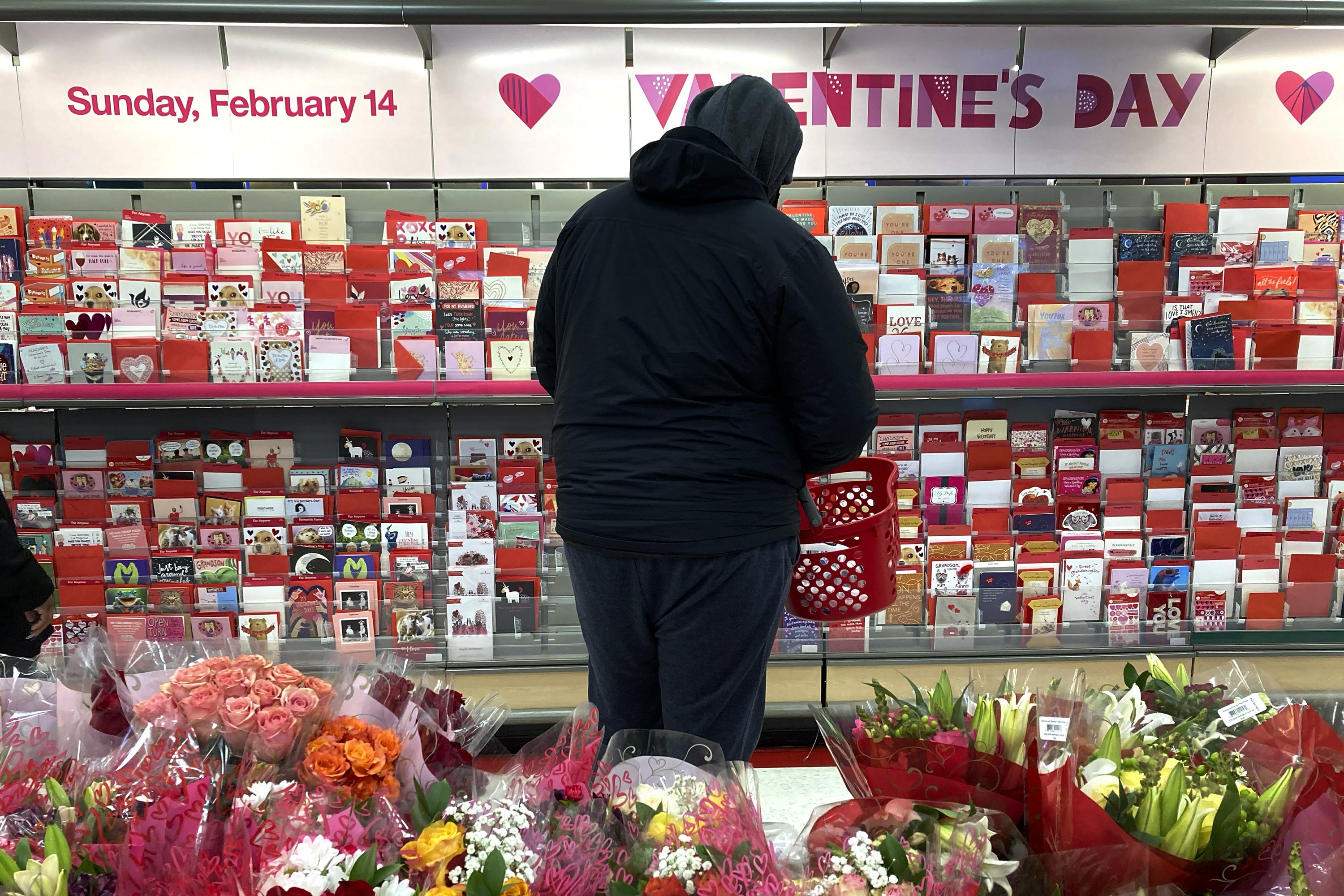A gloomy Valentine’s Day, lovers find hope in roses, vaccines
