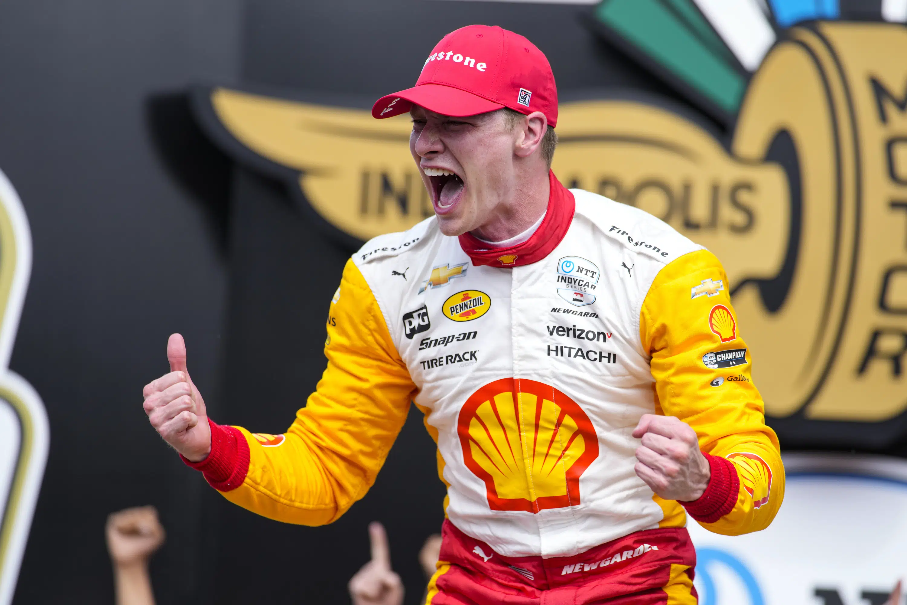 Josef Newgarden offre à Roger Penske sa 19e victoire dans le dramatique Indianapolis 500