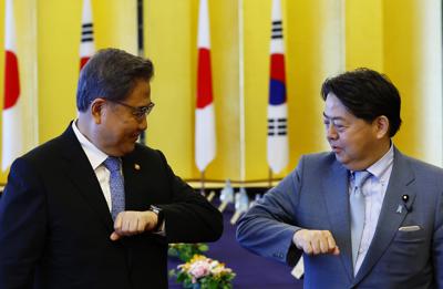 Japan South Korea Foreign Ministers Agree To Improve Ties Ap News