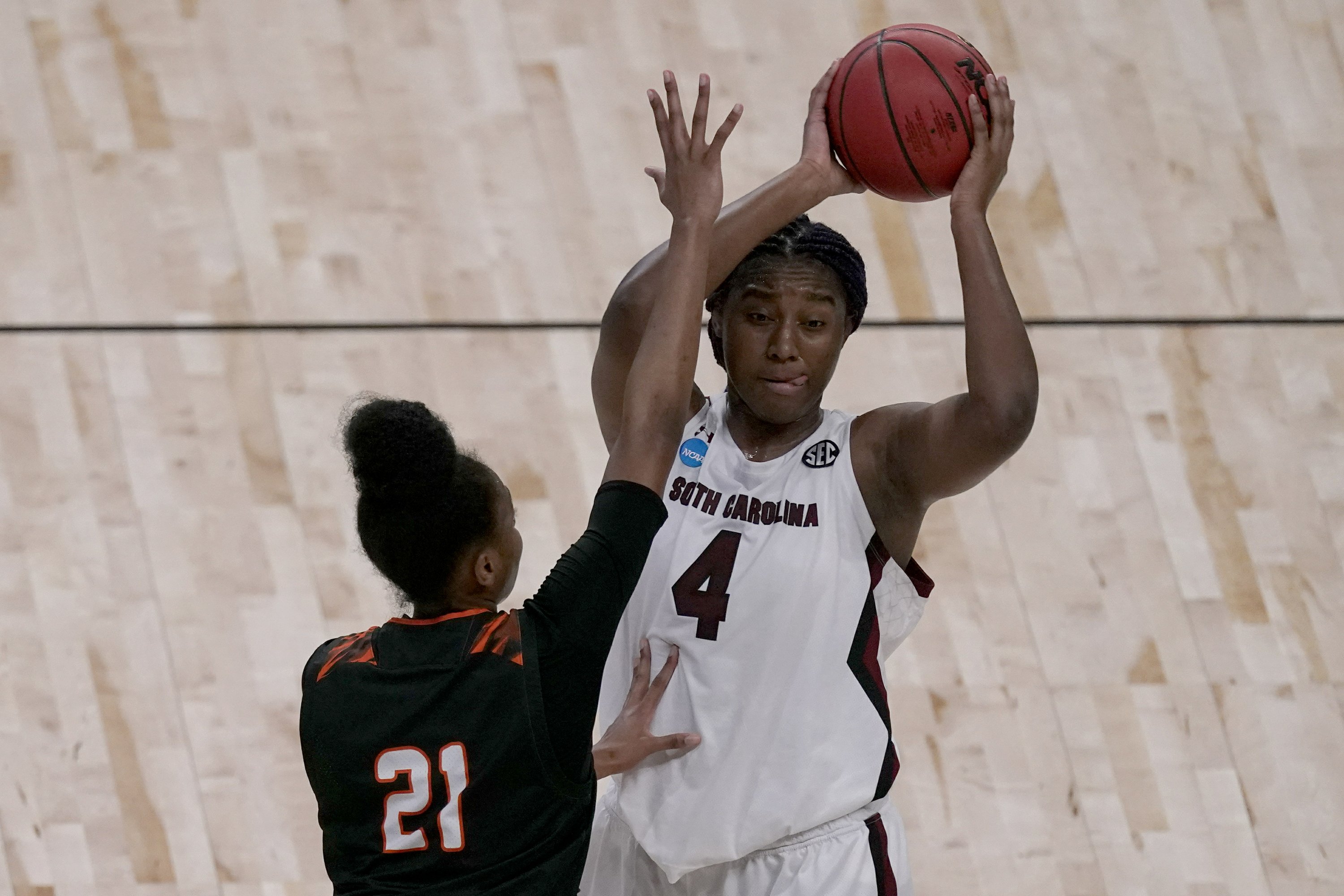 South Carolina sophomores finding their NCAA Tournament form | AP News