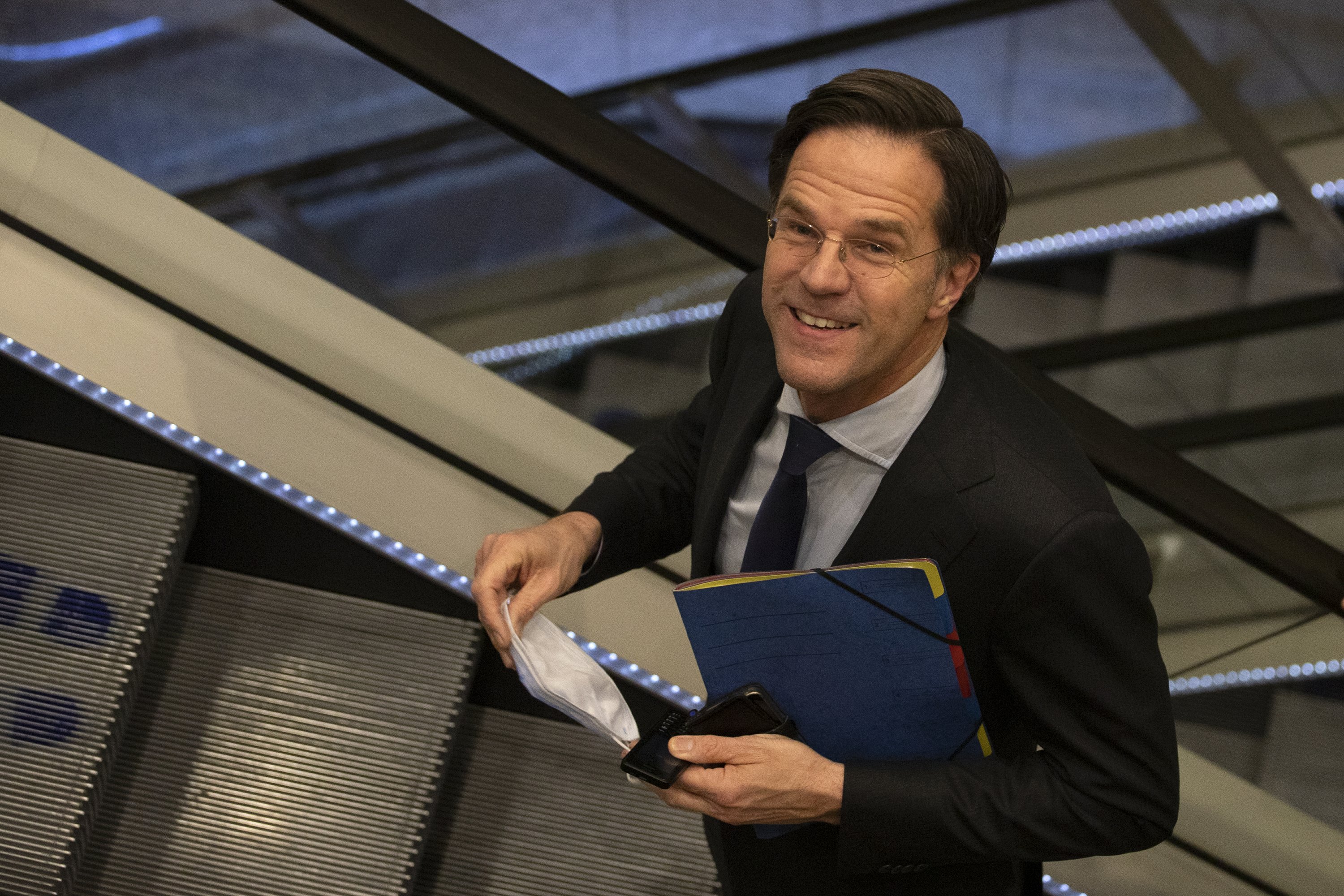 De Nederlandse regering zegt dat het versoepelen van de sluis een begin is