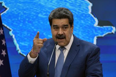 El presidente venezolano Nicolás Maduro da una conferencia de prensa desde el palacio presidencial de Miraflores en Caracas, Venezuela, el lunes 16 de agosto de 2021. (AP Foto/Ariana Cubillos)