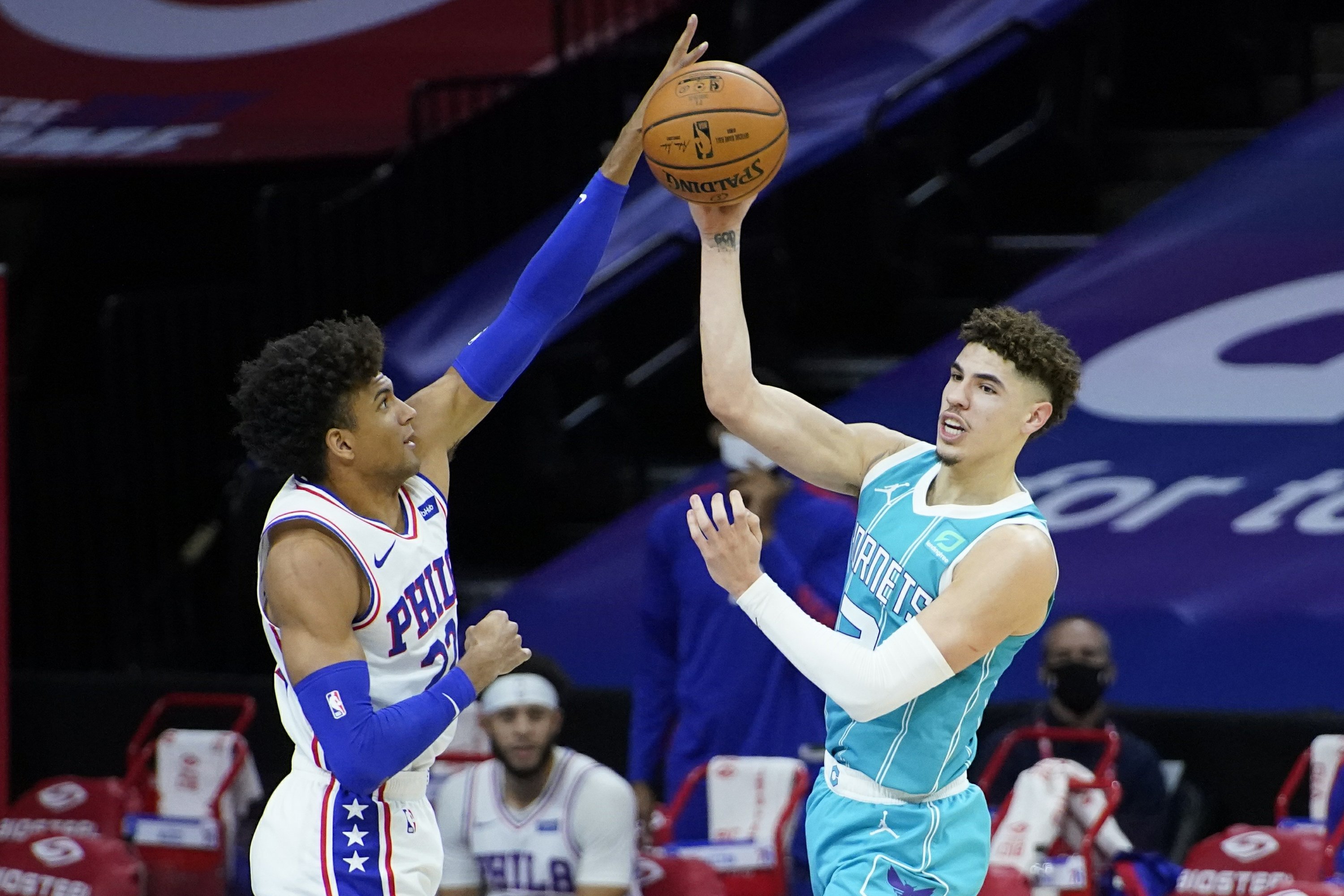 Ball brothers Lonzo, LaMelo set to square off in NBA matchup AP News