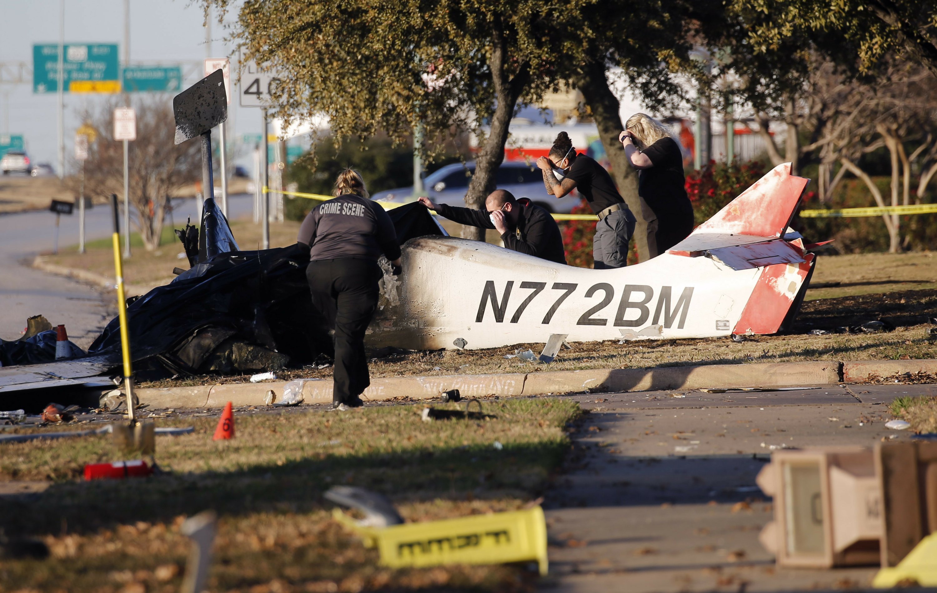 2 killed when plane crashes along Texas service road AP News