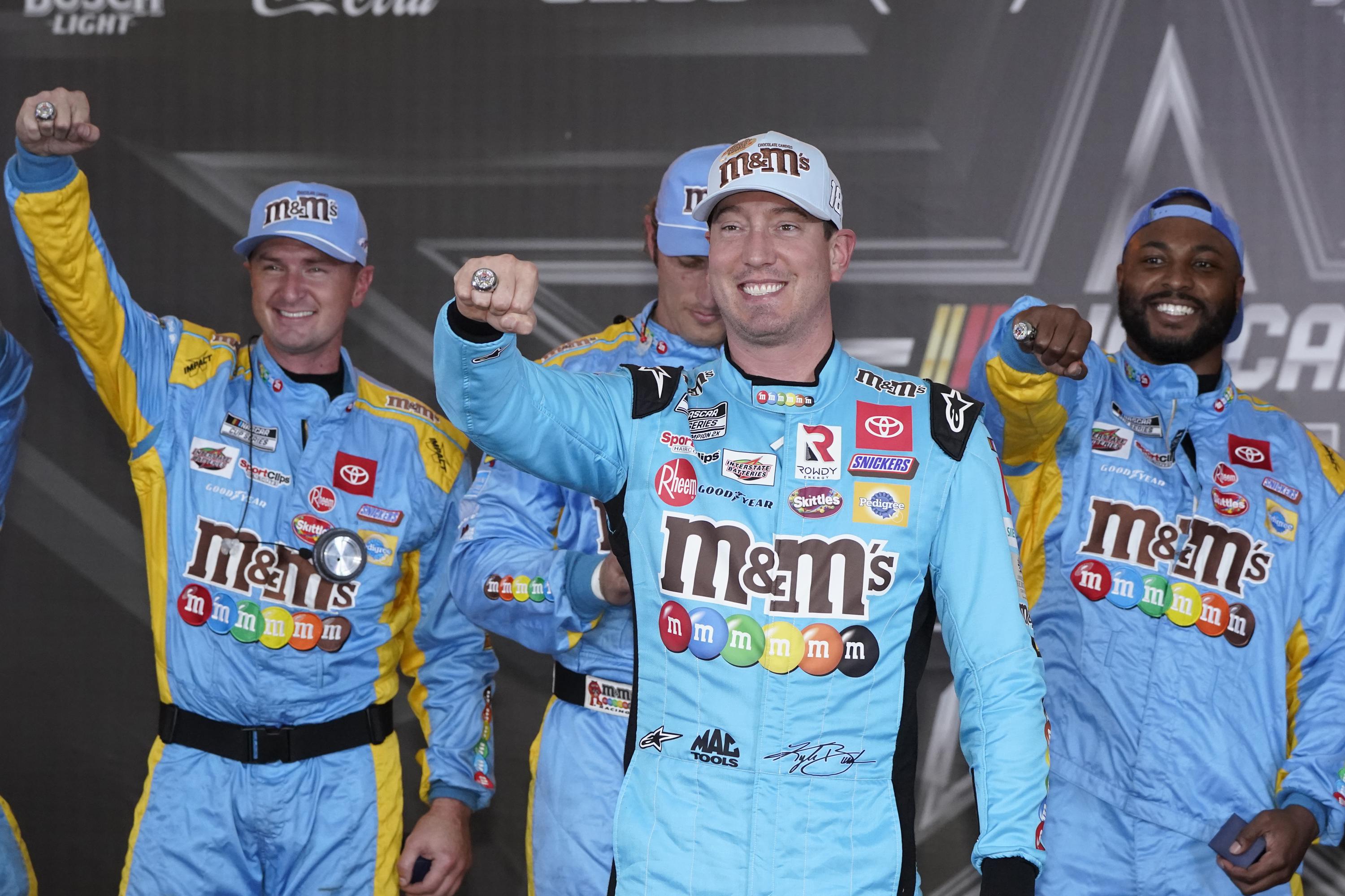 Kyle Busch's pit crew AllStars for qualifying in Texas AP News