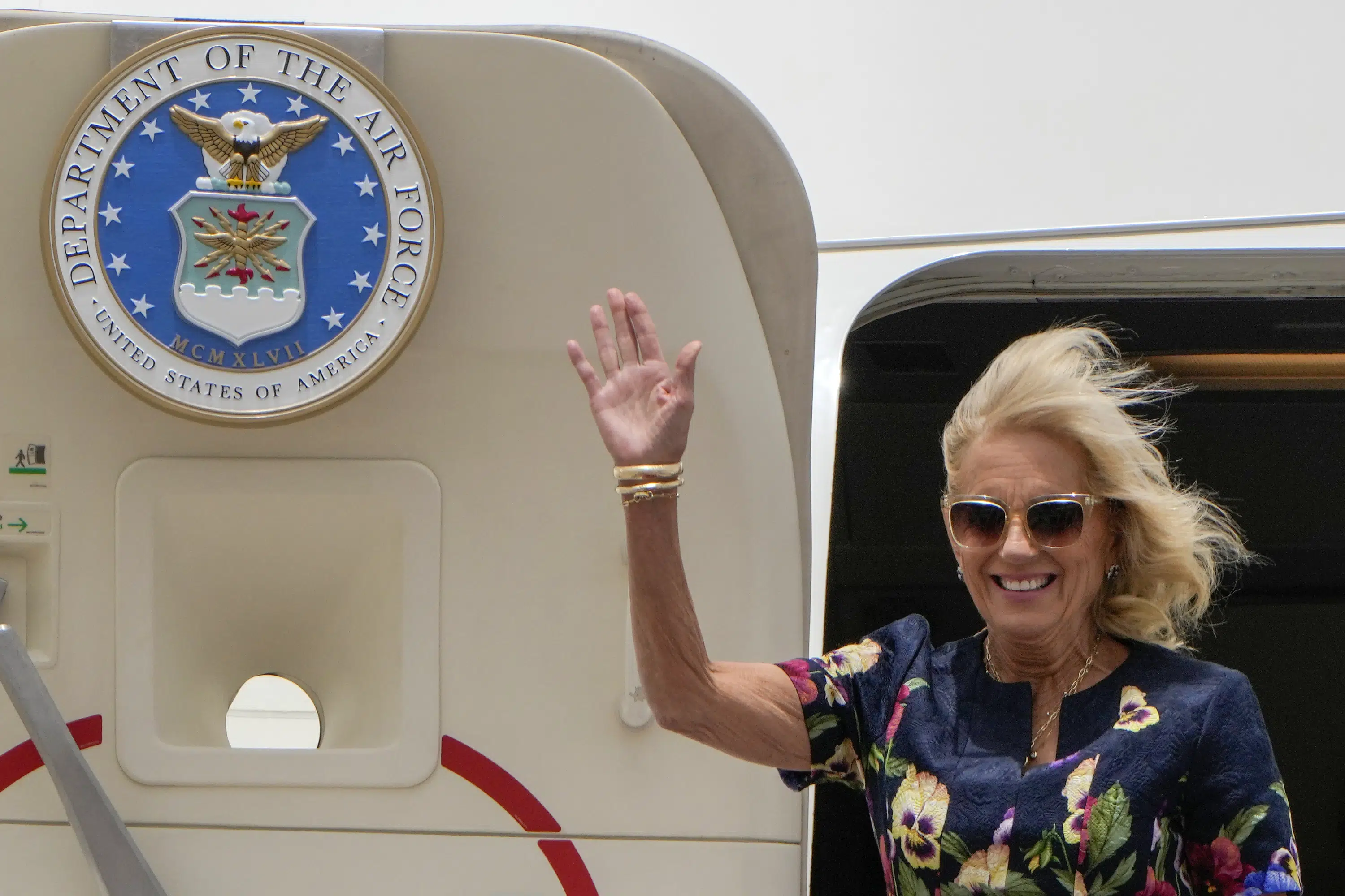 Da Jordânia, Jill Biden chegou ao Cairo como parte de uma turnê pelo Oriente Médio que visa empoderar mulheres e jovens