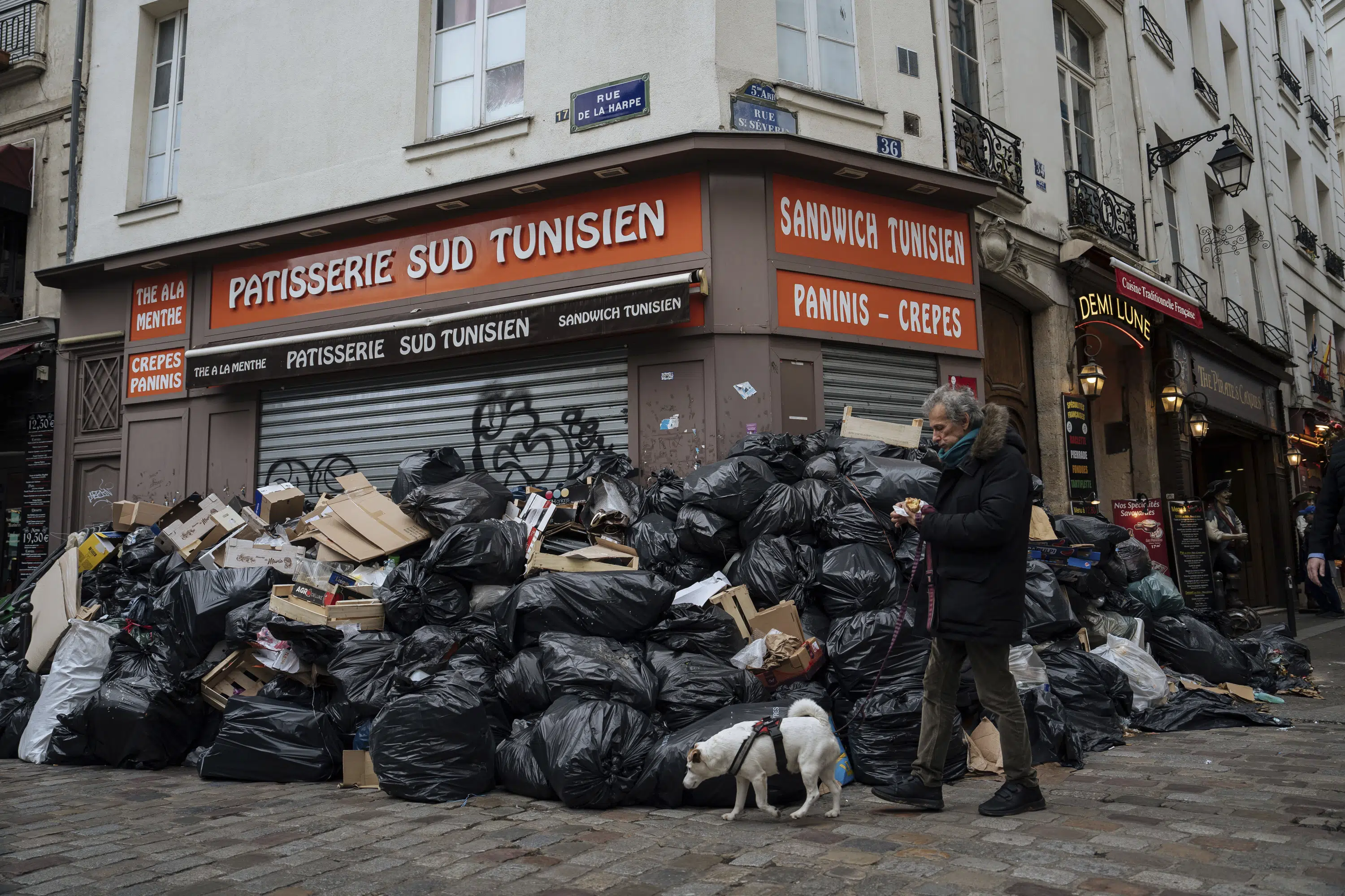 Garbage tarnishes Paris luster as pension strike continues | AP News