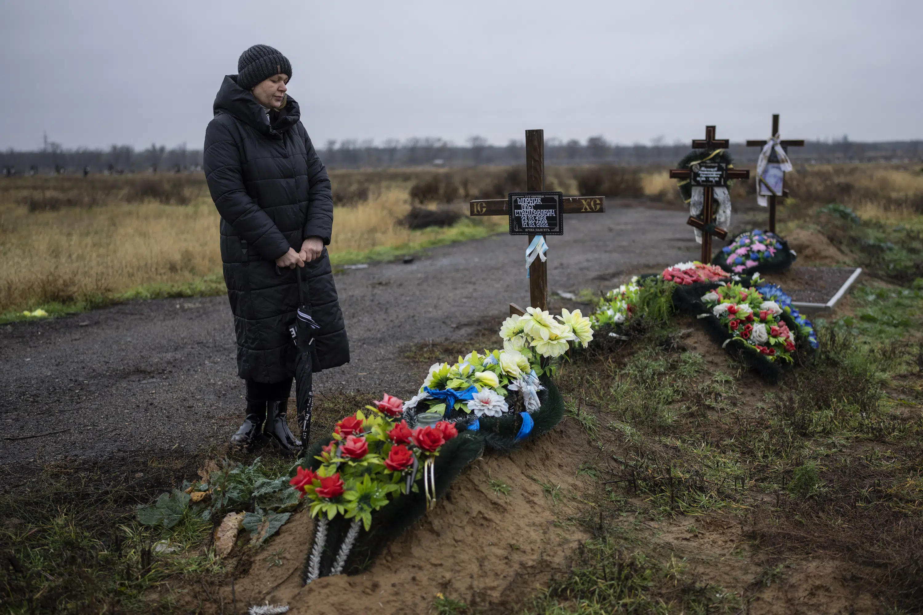 Szybki upadek głównego miasta Ukrainy pozostawia pytania bez odpowiedzi