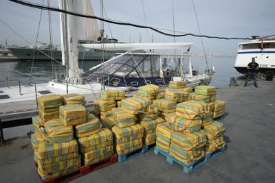 Cargamento de cocaína decomisado en un yate por las autoridades durante un operativo entre autoridades de Portugal, España y EEUU, en la base de la Naval portuguesa en Almada, el 18 de octubre de 2021. (AP Foto/Armando Franca)