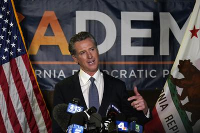 El gobernador de California Gavin Newsom ofrece una conferencia de prensa tras sobrevivir a un referendo revocatorio el 14 de septiembre del 2021 en Sacramento. (AP Photo/Rich Pedroncelli)