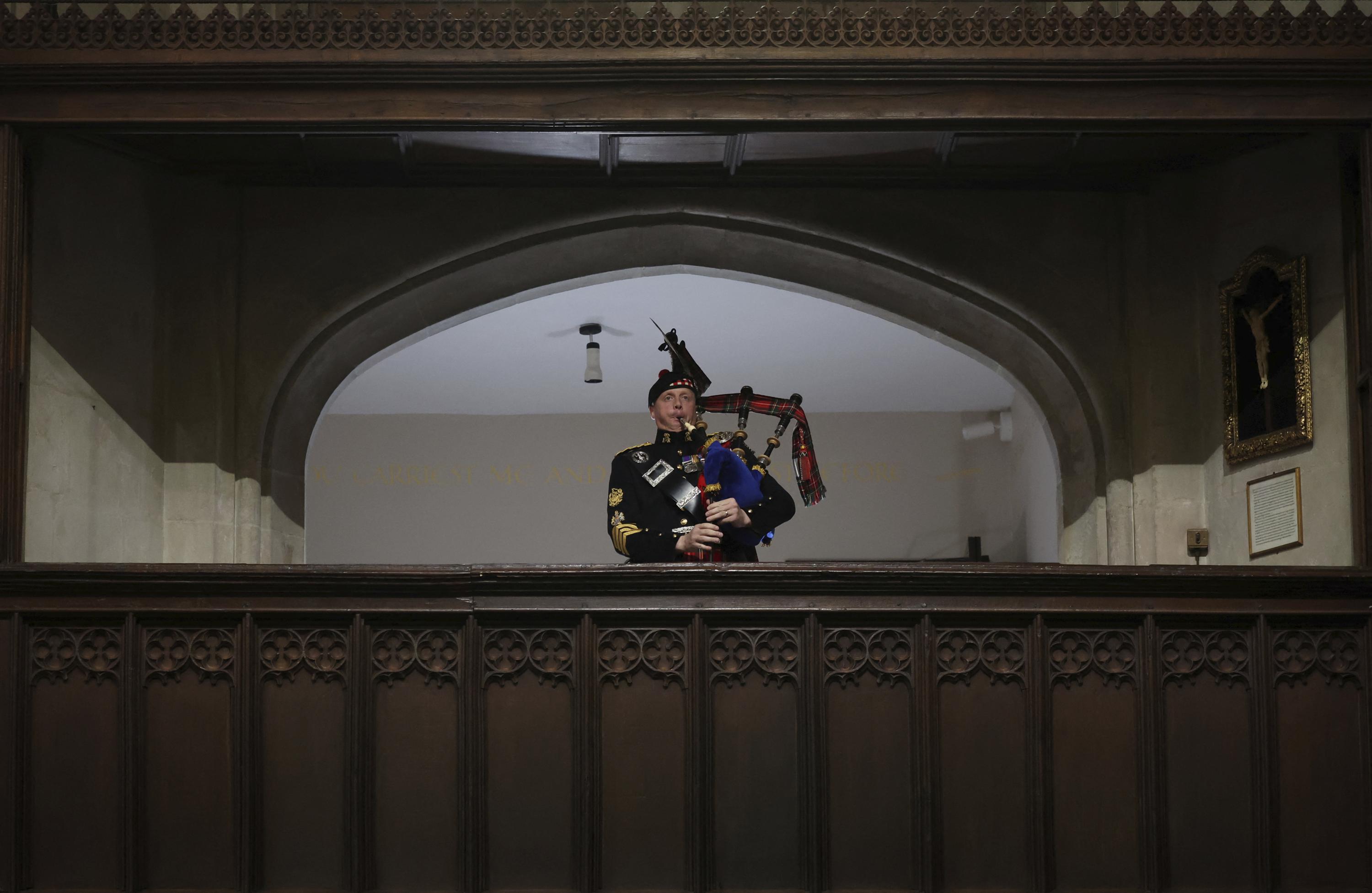 Inside the abbey a funeral fit for a leader AP News