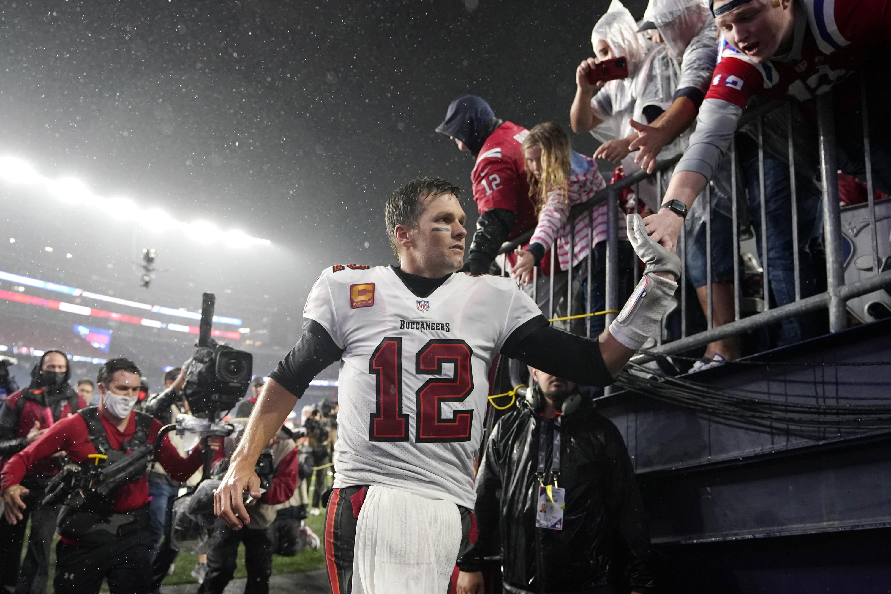 Brady #39 s return leads NBC to strong Sunday football ratings AP News
