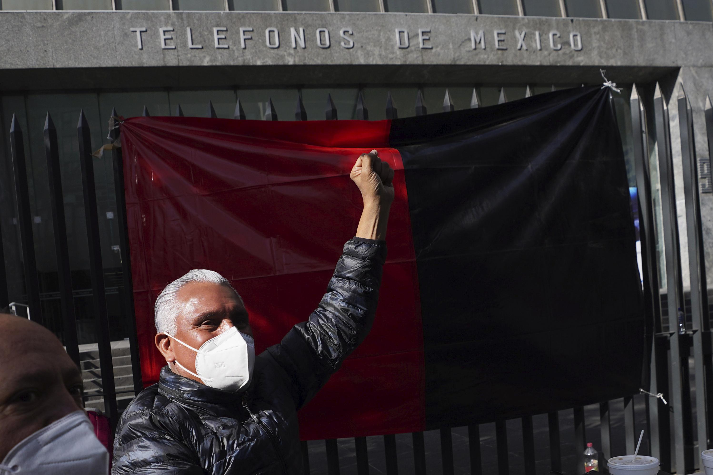 Sindicato telefónico mexicano vuelve a trabajar, gobierno mediará