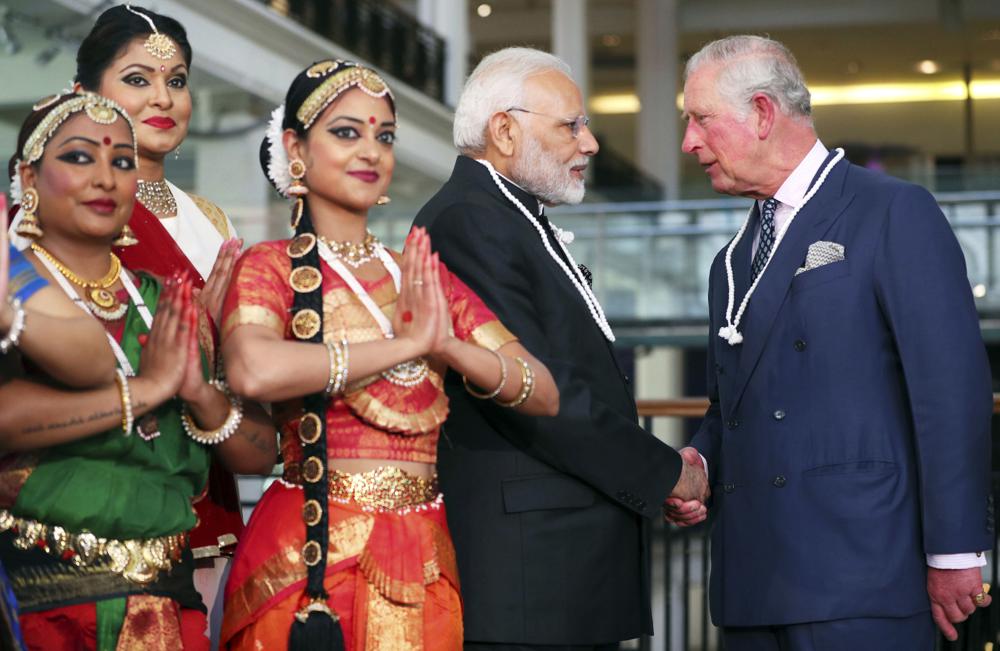 Britains Prince Charles, right, and Indias Prime Minister Narendra Modi visit the Science Museum in London in 2018. India, once the largest of Britain's colonies that endured two centuries of imperial rule has moved on. (Photo: Hannah McKay/Pool via AP)