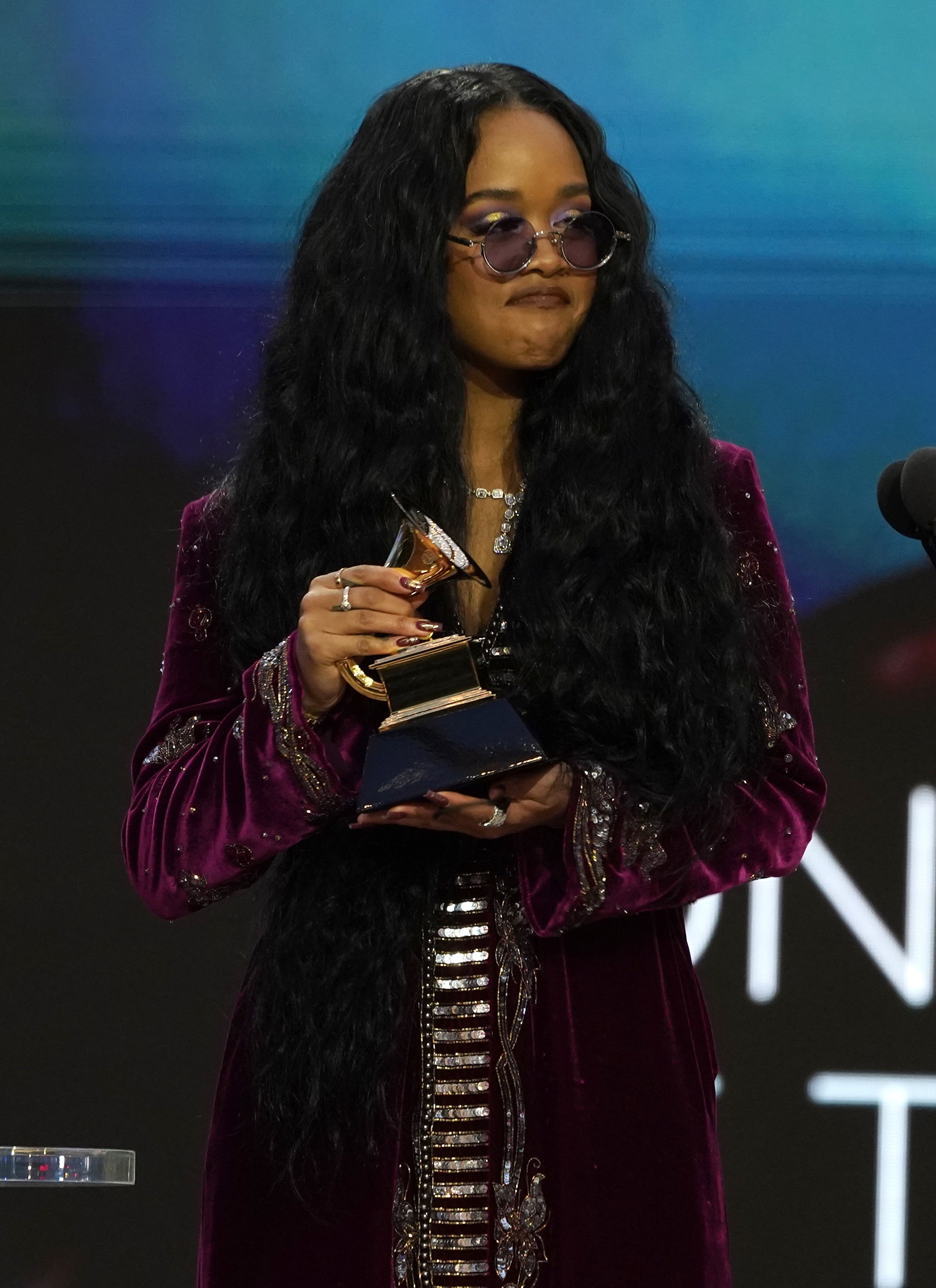Cljxgrammy Winning Singer St 32 - 8uhid82