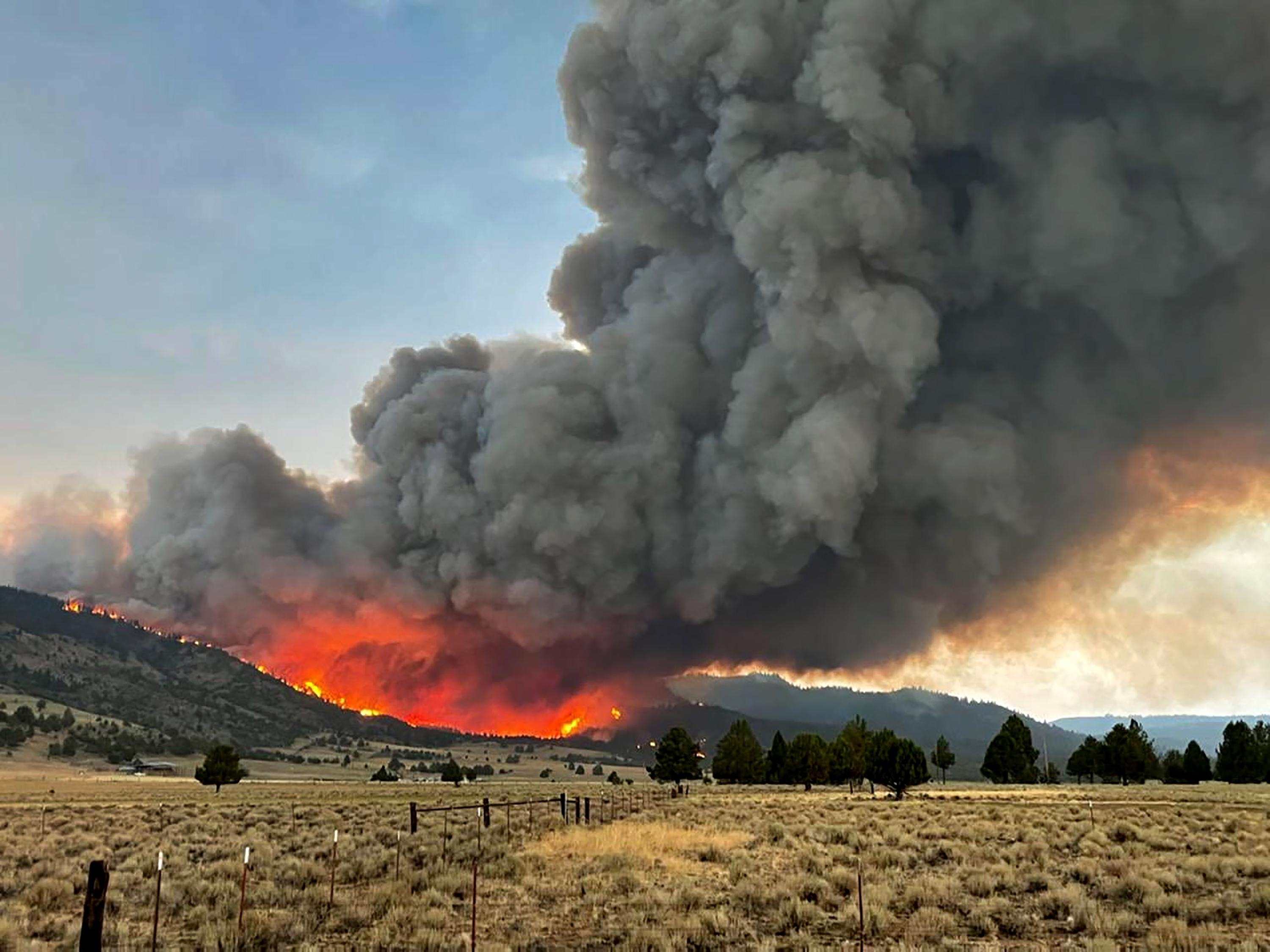 2 new fires expand rapidly in southern Oregon AP News