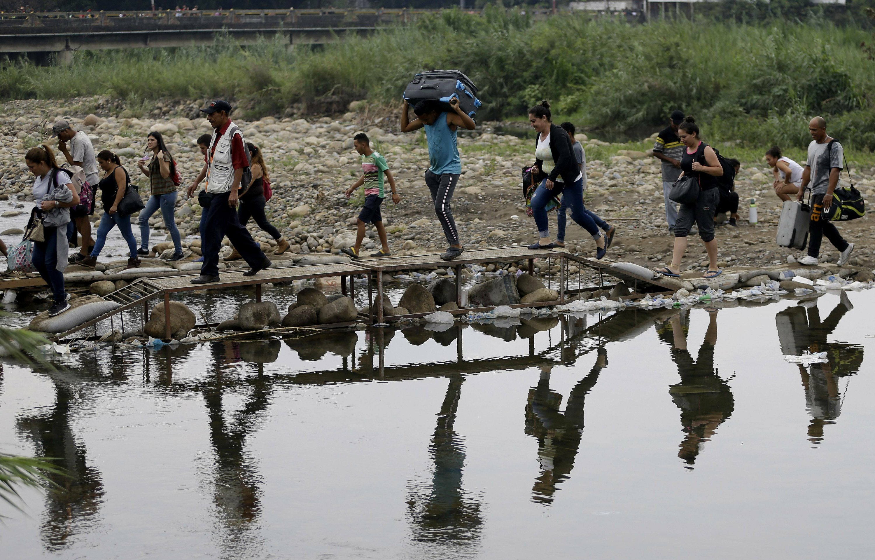 Colombia to legalize undocumented Venezuelan migrants