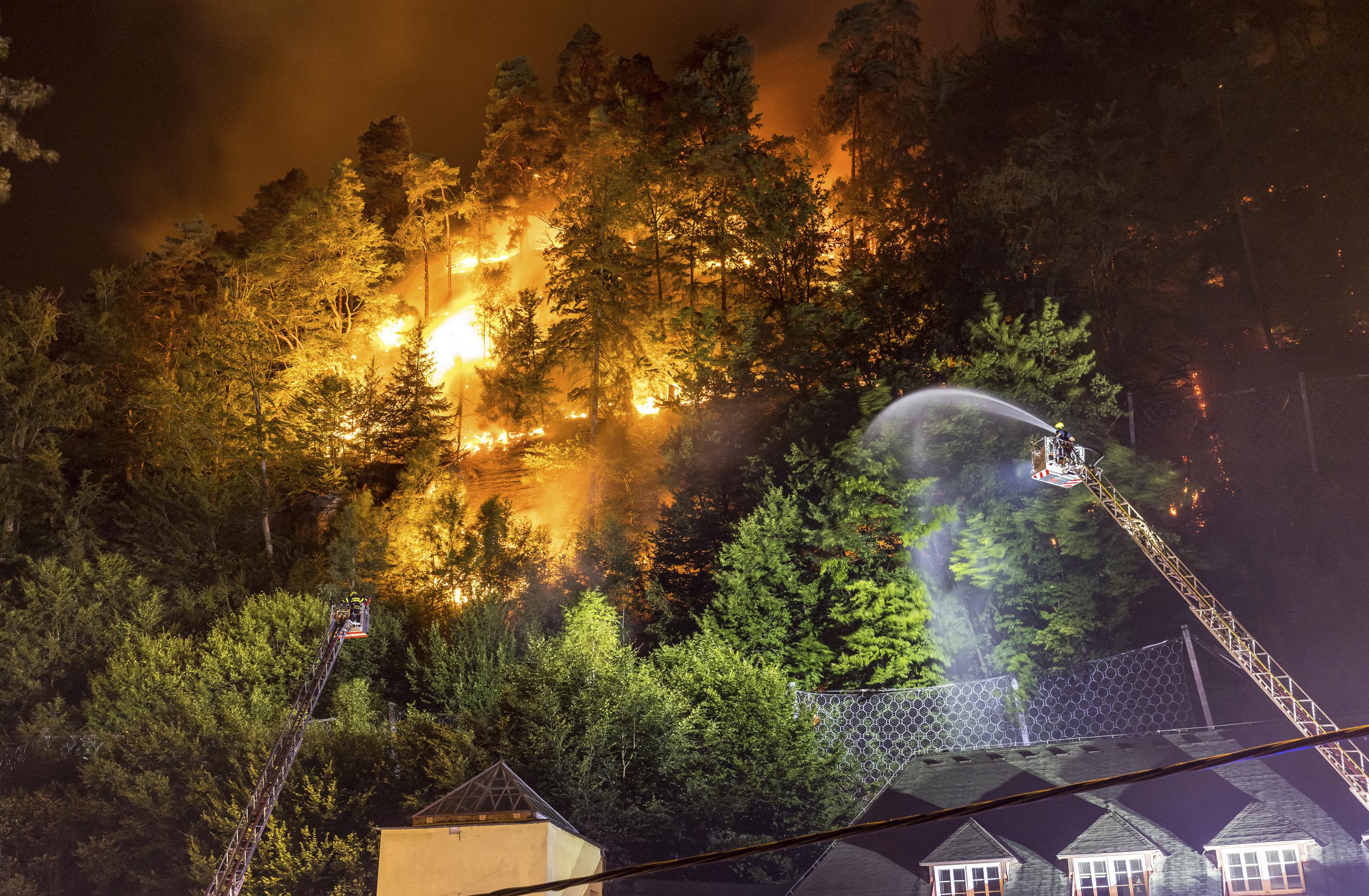 Zwickau, Germany. 23rd Apr, 2023. Firefighters wearing breathing