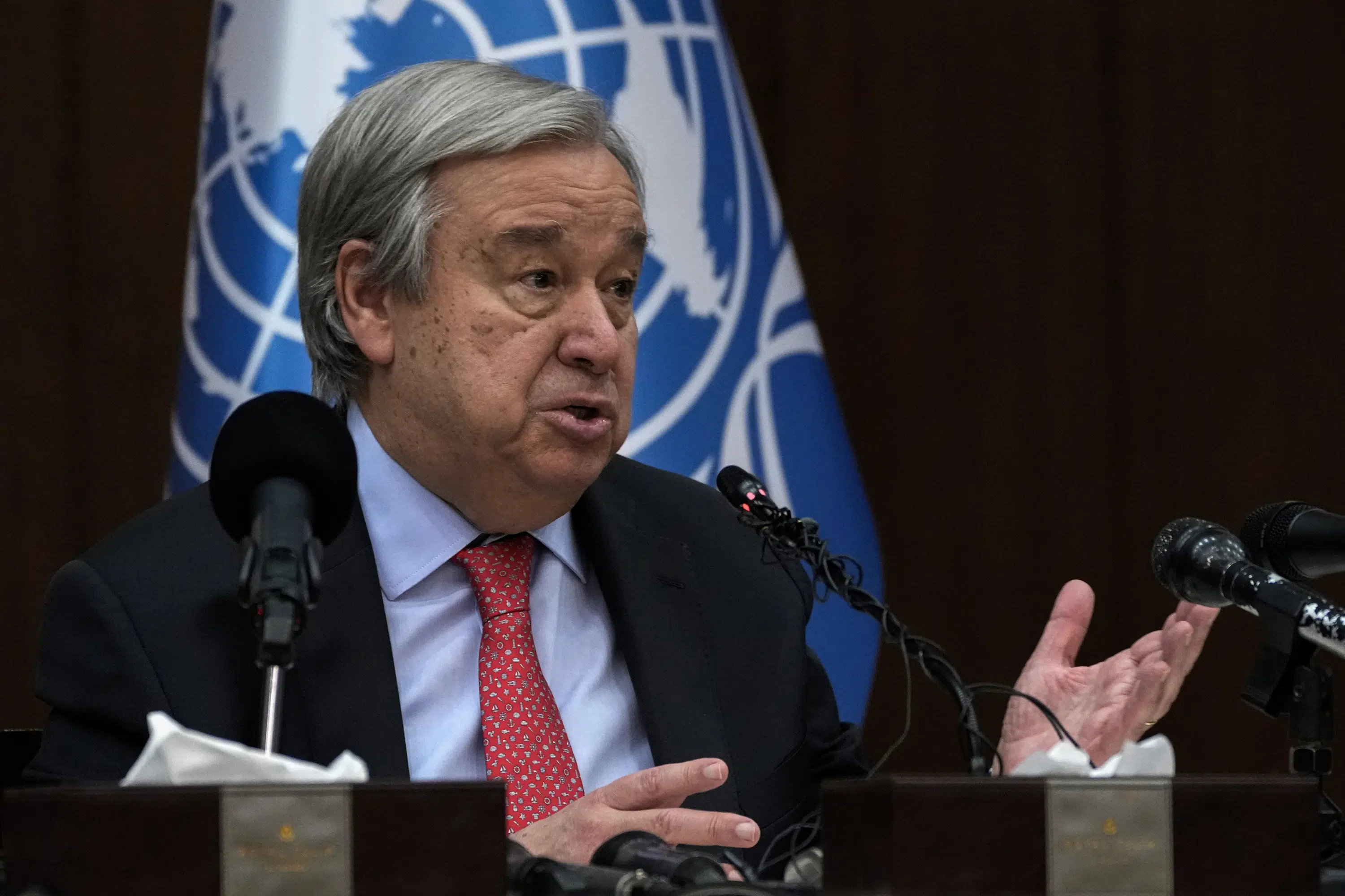 UN chief praises moves toward stability in rare Iraq visit