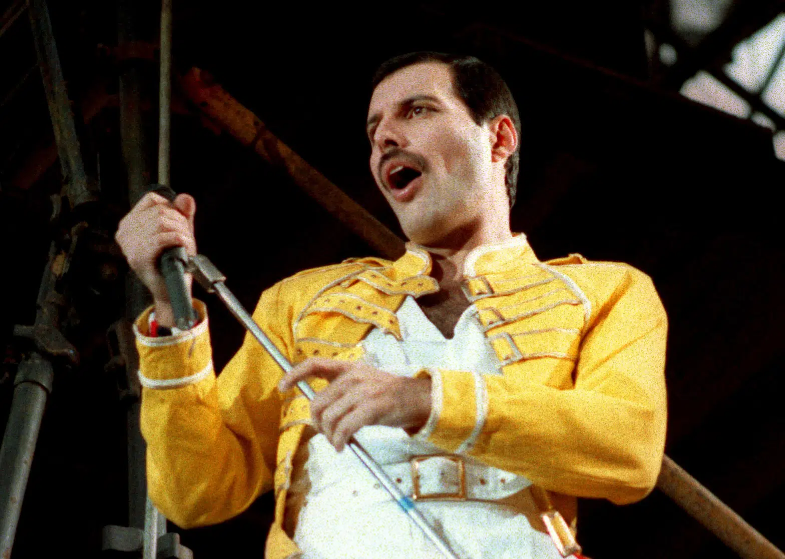 Freddie Mercurys vielseitige Sammlung von „Mayhem“ ist im Angebot