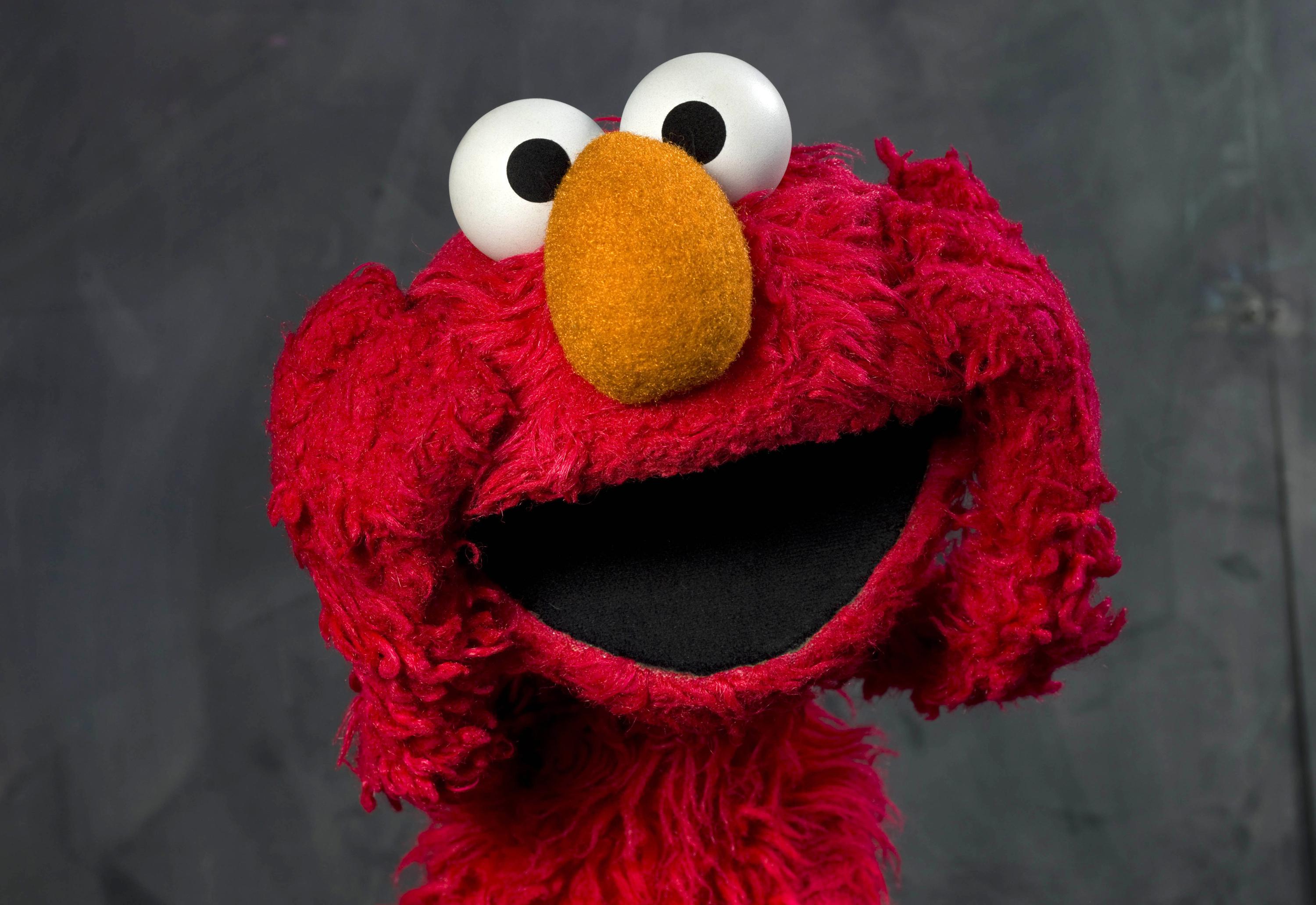 Elmo, 3, joins youngest Americans in getting vaccinated