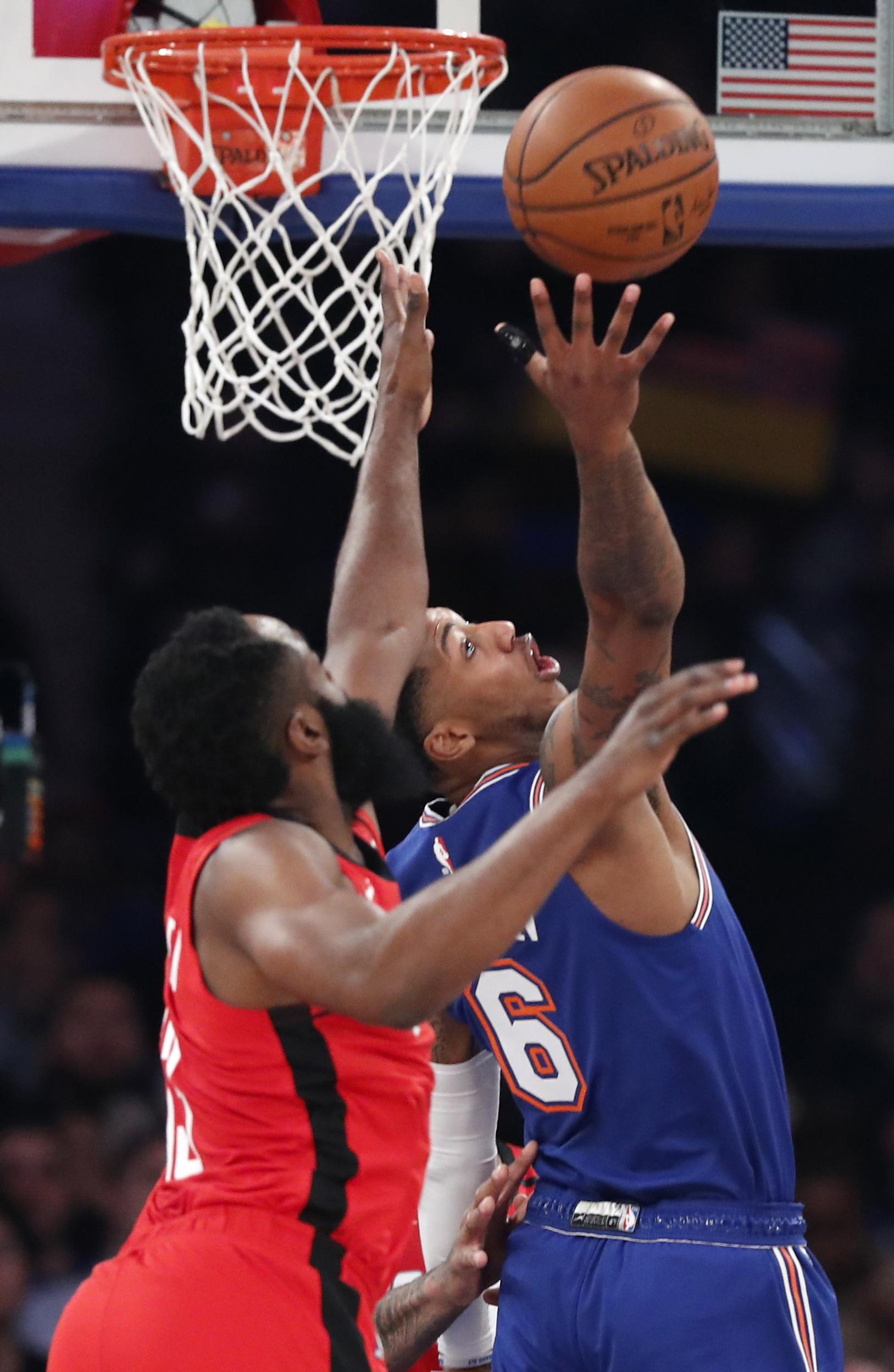 Knicks hold on to end Rockets